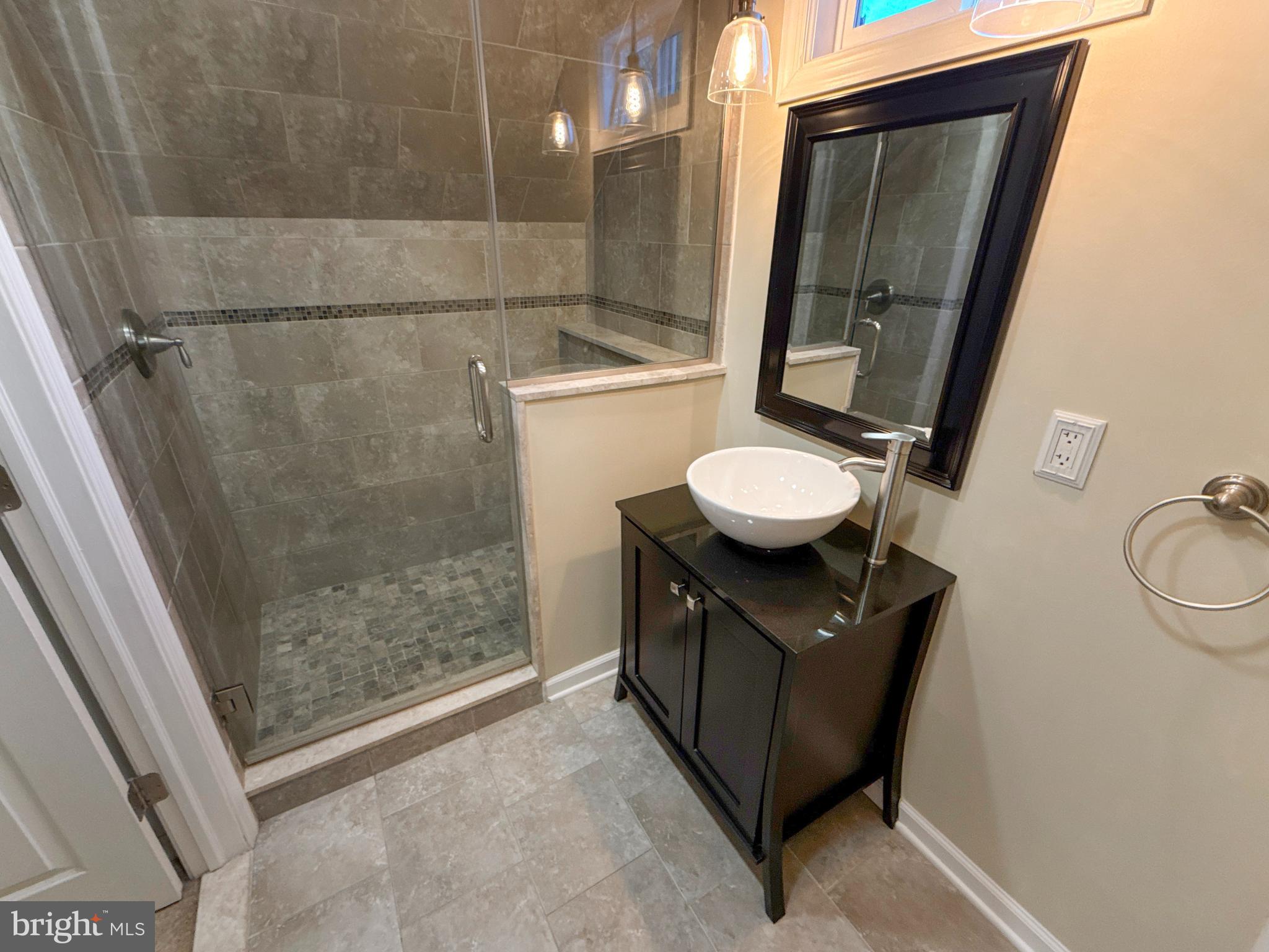 LARCHMONT SQ - Residential Lease