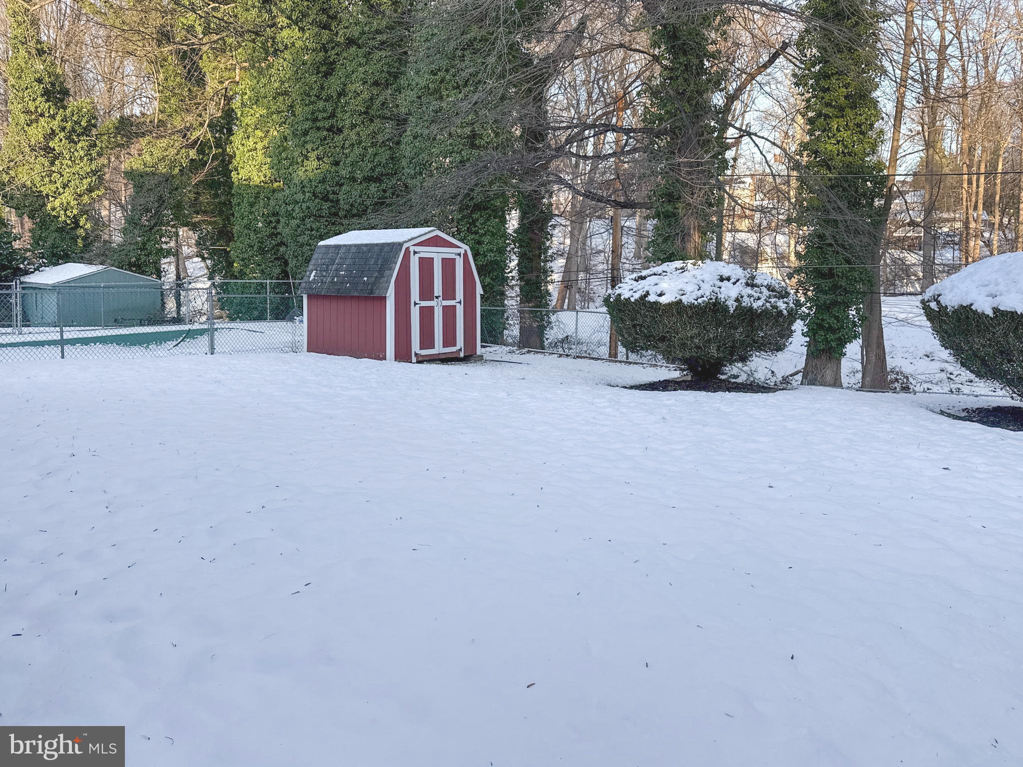 LARCHMONT SQ - Residential Lease