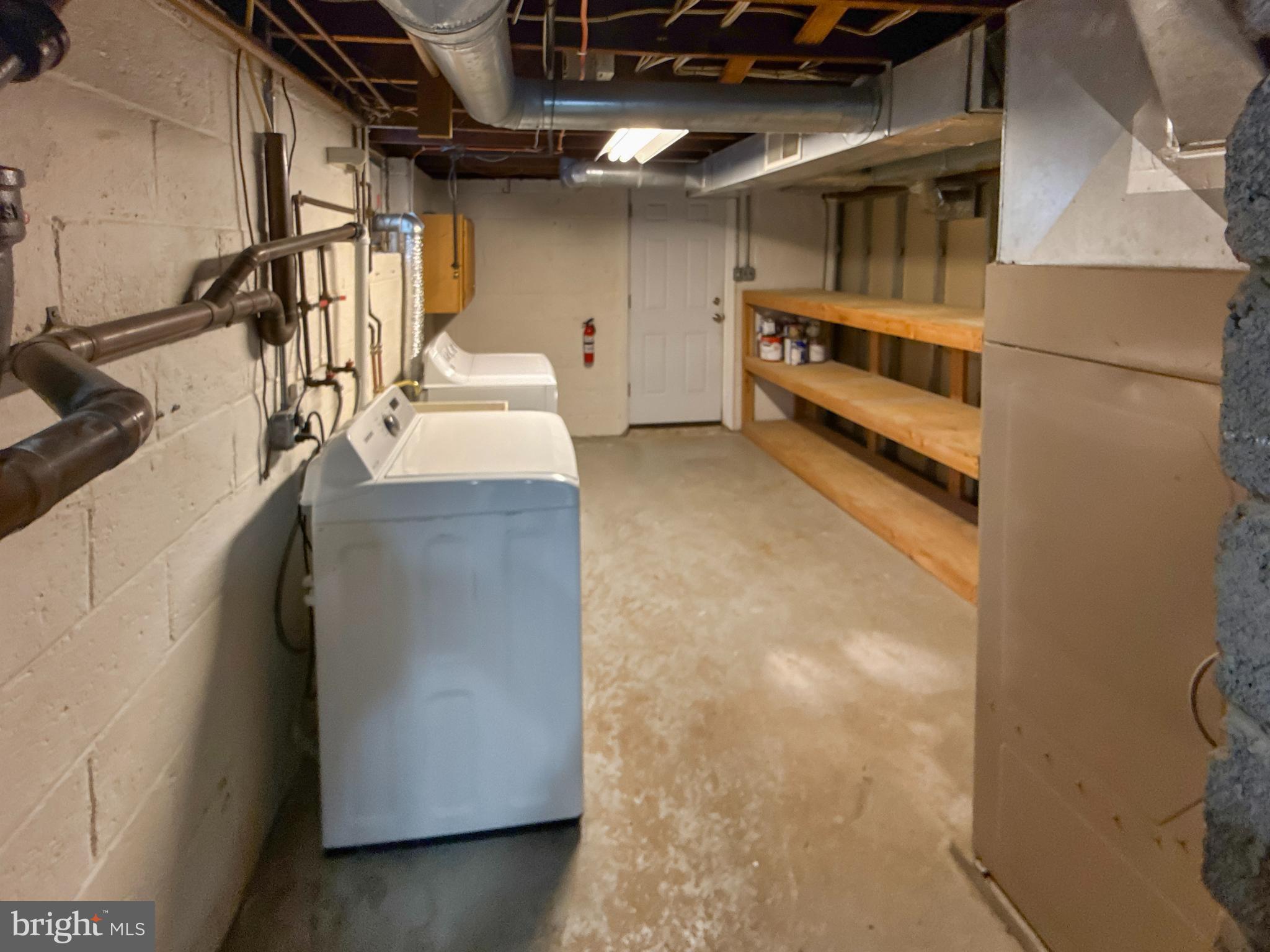 LARCHMONT SQ - Residential Lease