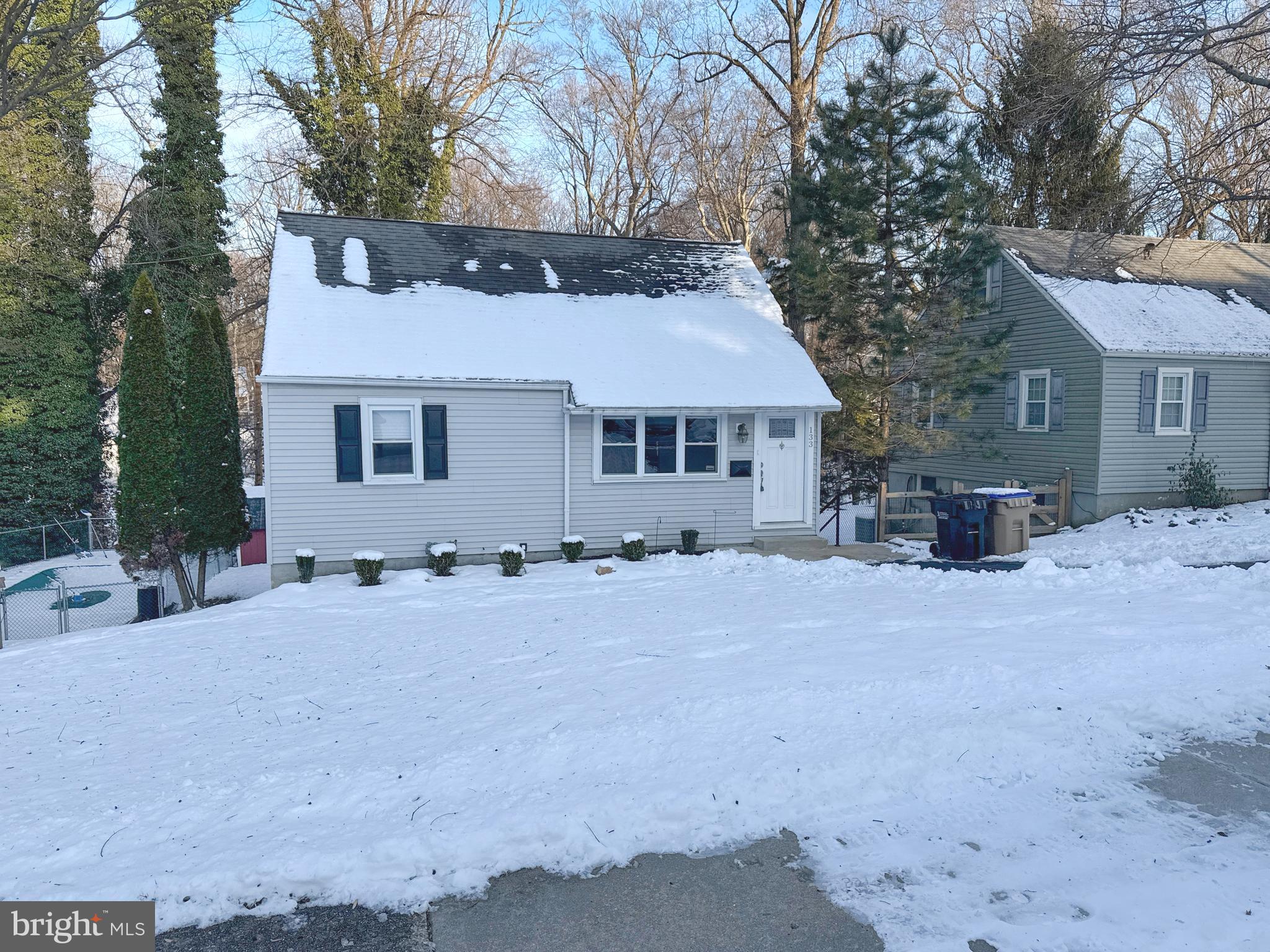 LARCHMONT SQ - Residential Lease