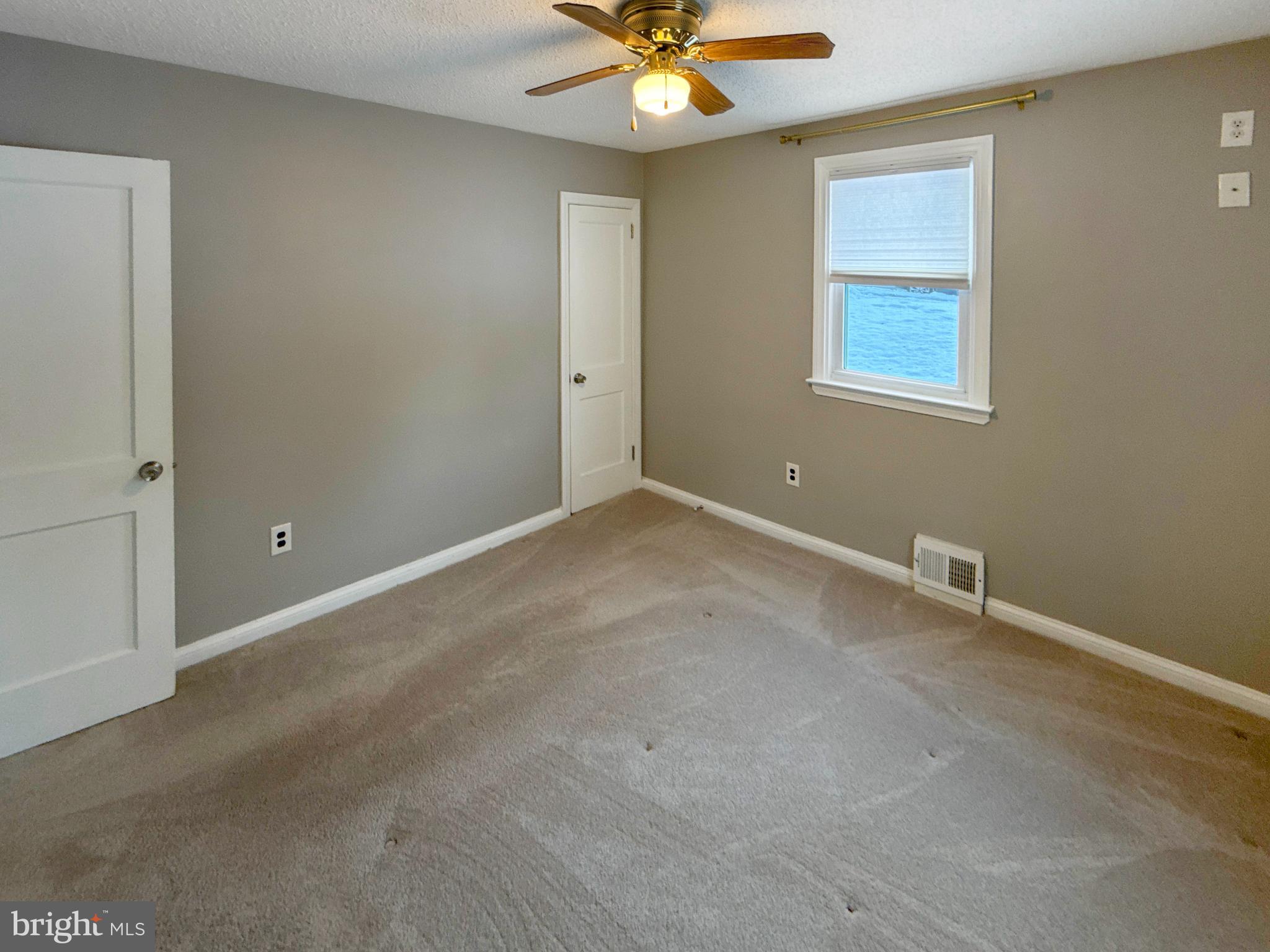 LARCHMONT SQ - Residential Lease