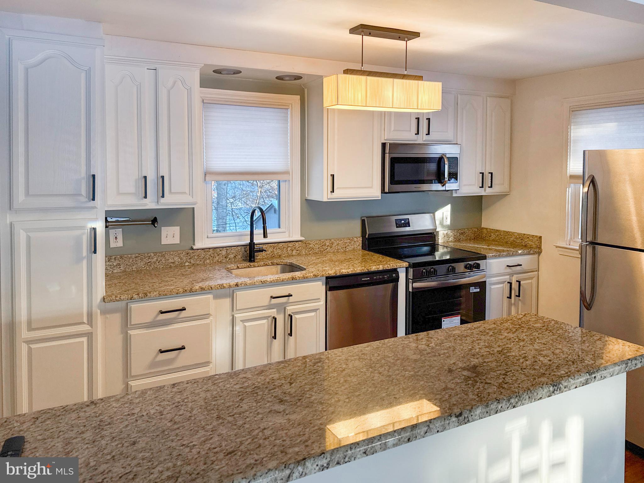 LARCHMONT SQ - Residential Lease