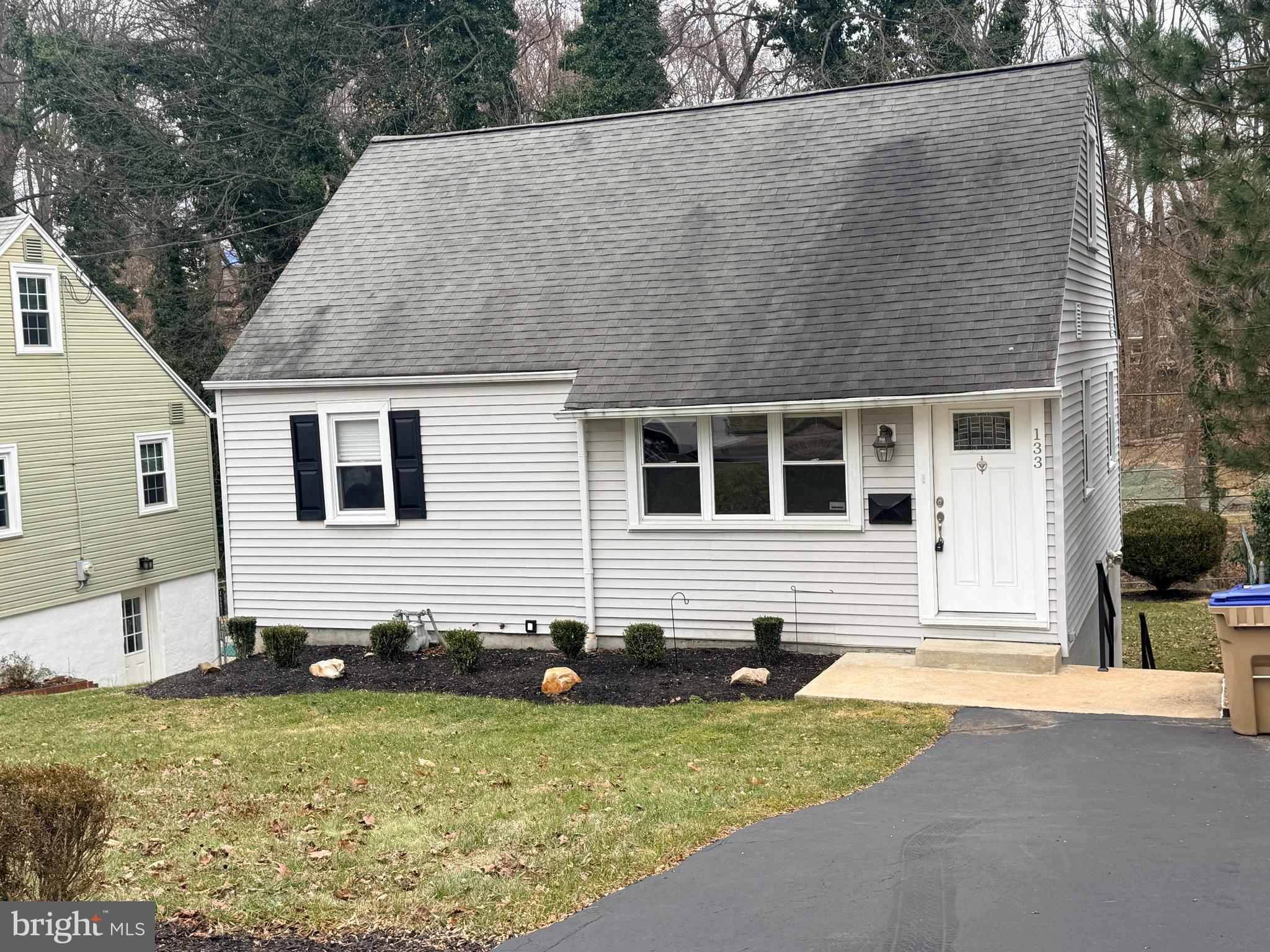 LARCHMONT SQ - Residential Lease