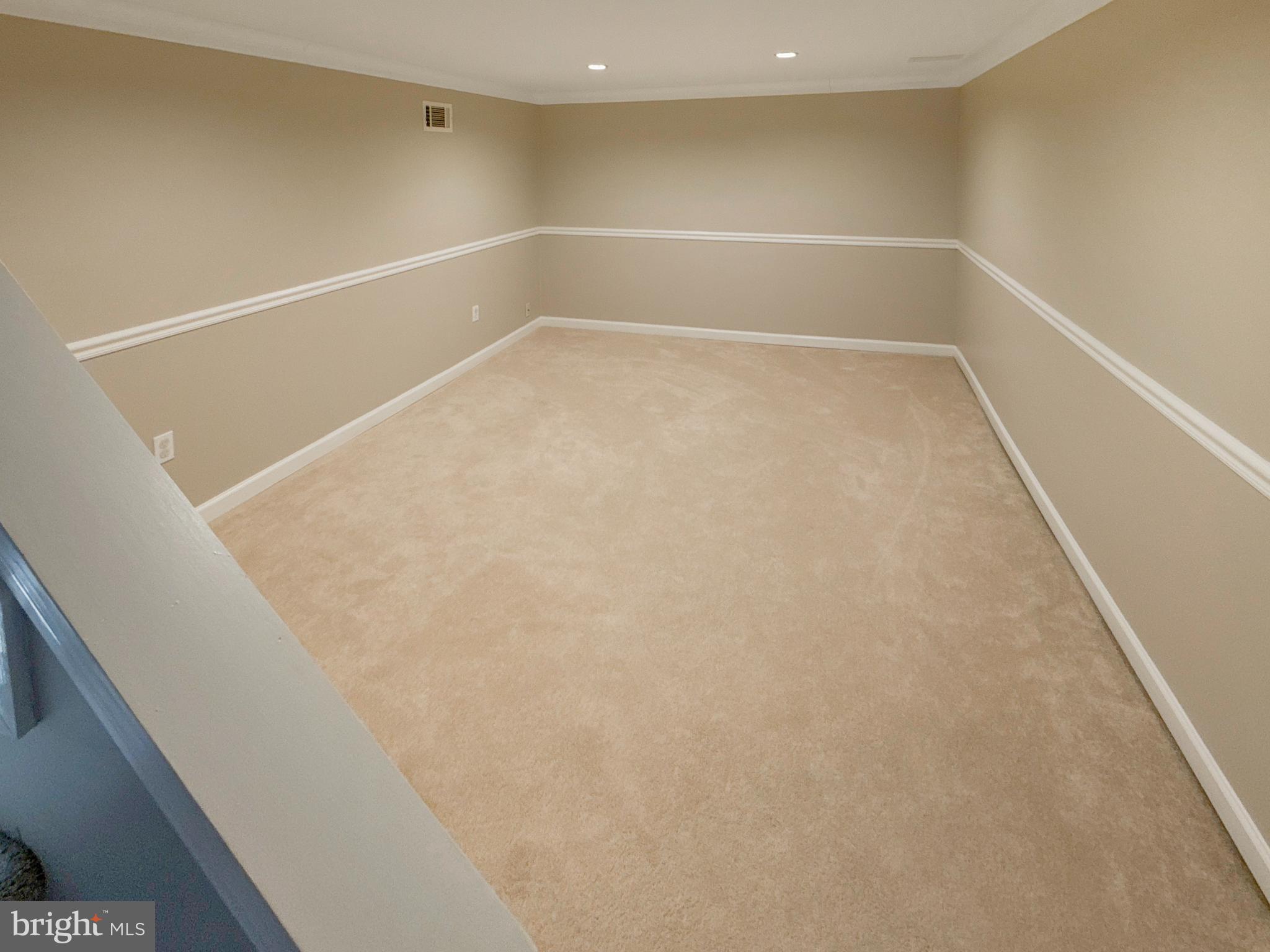 LARCHMONT SQ - Residential Lease