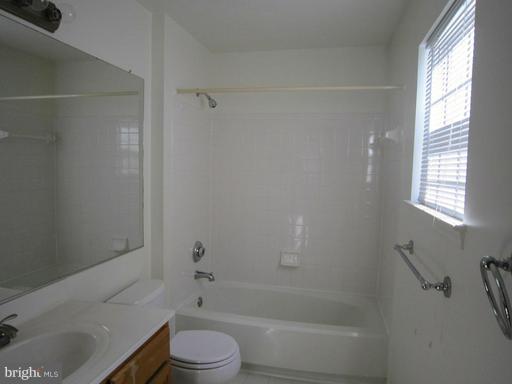 SUMMER HOUSE II - Residential Lease