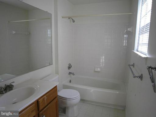 SUMMER HOUSE II - Residential Lease