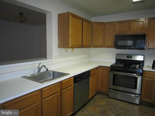 SUMMER HOUSE II - Residential Lease