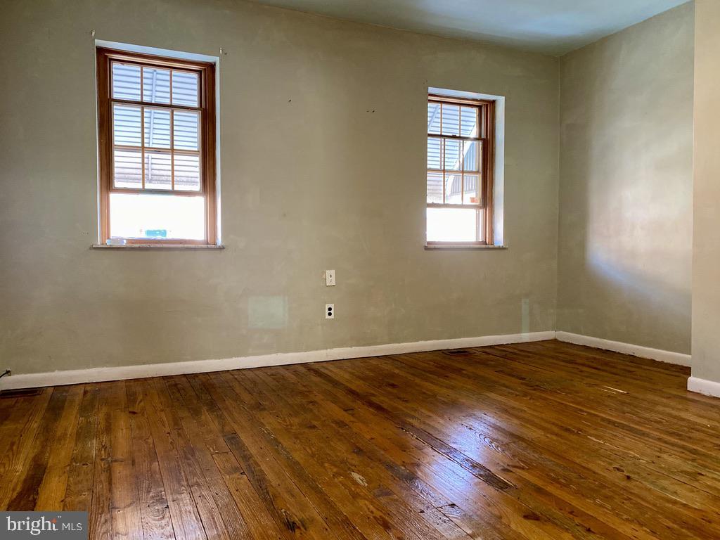 LOWER MOYAMENSING - Residential Lease