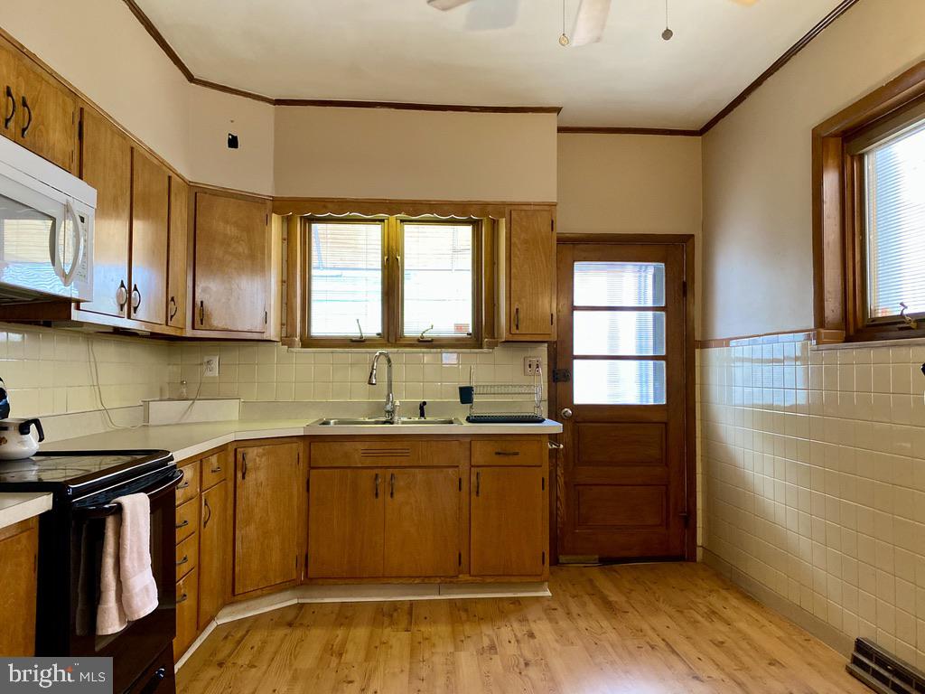 LOWER MOYAMENSING - Residential Lease