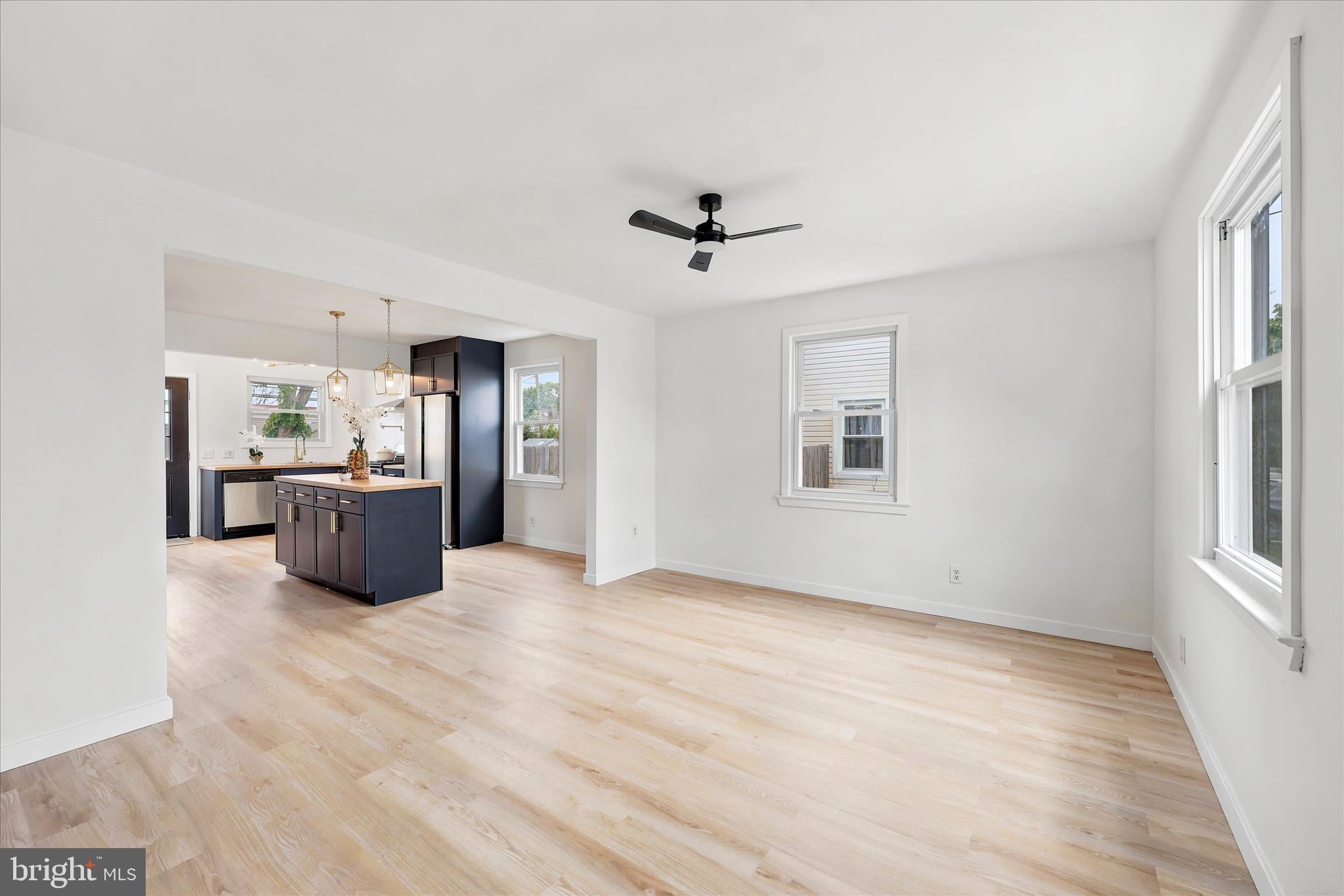 25 N MARTIN LANE