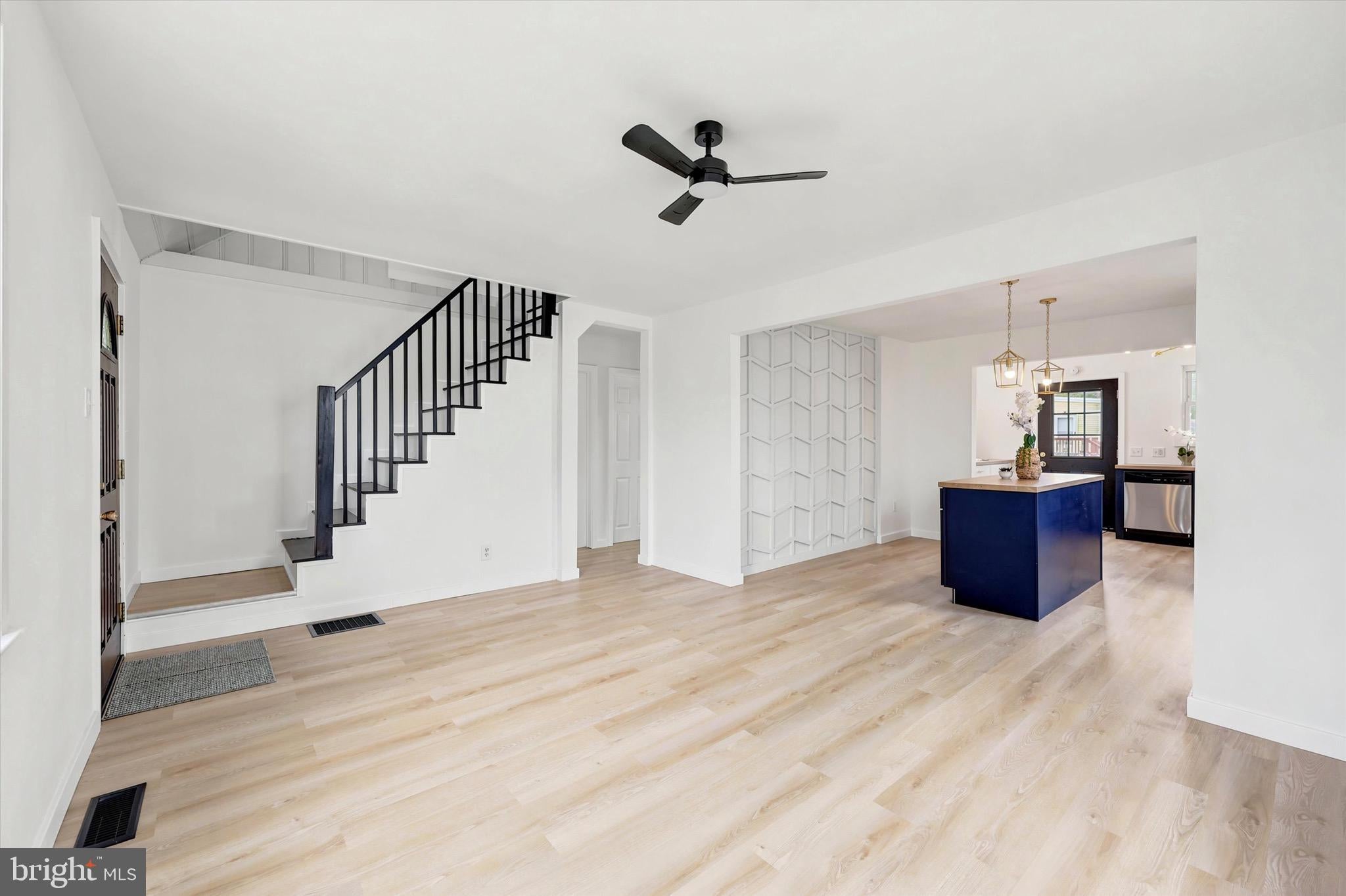 25 N MARTIN LANE