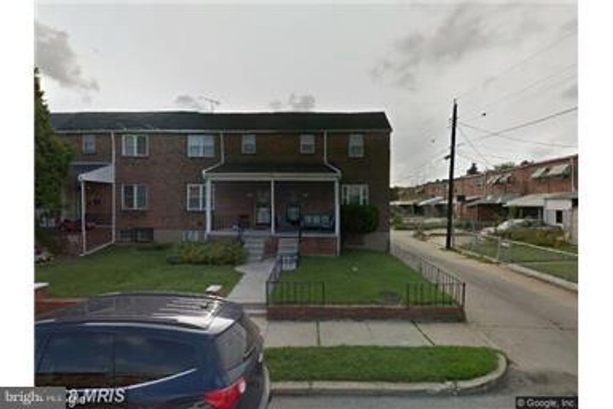 Well maintained home in a great neighborhood offering  2 bedroom Apartment for rent. If renter pays on time for a year  half of the security deposit will be returned on Anniversary.