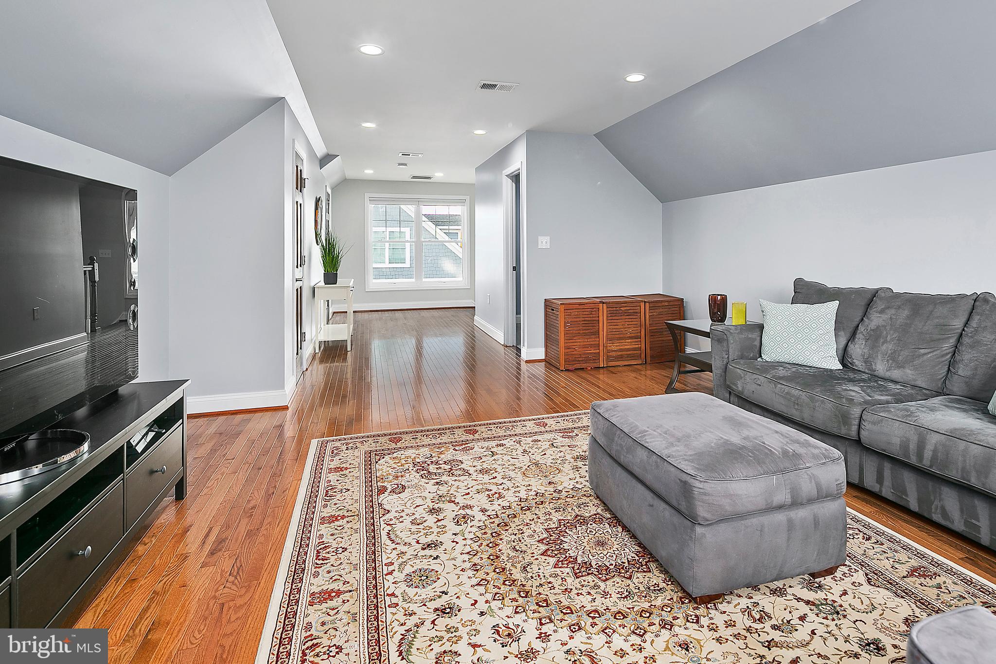 PIMMIT HILLS - Residential