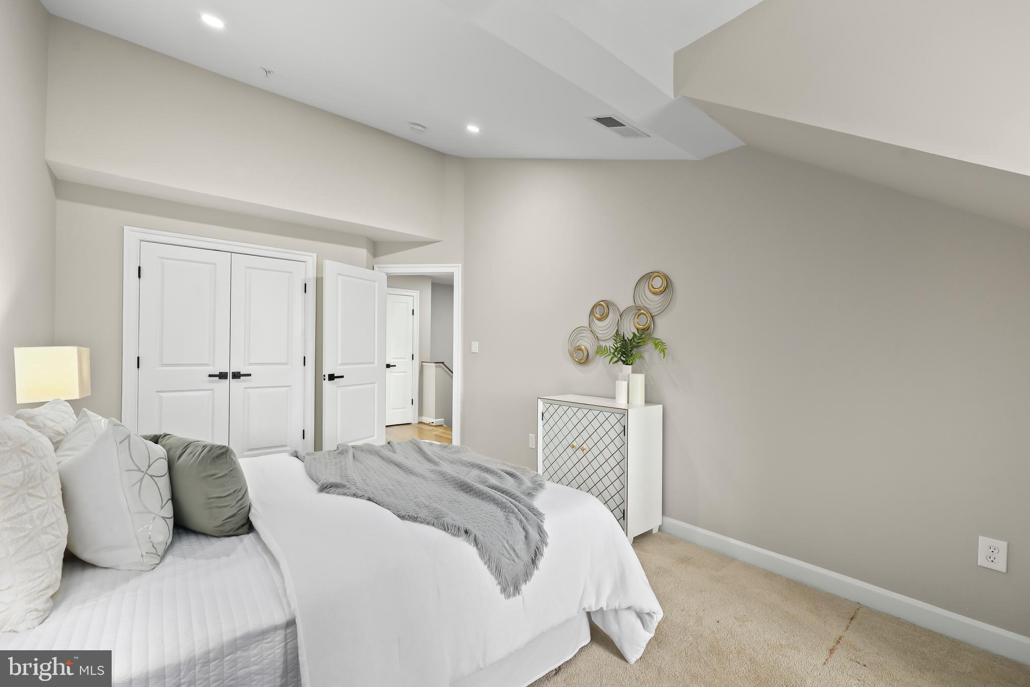 CHATHAM SQUARE - Residential