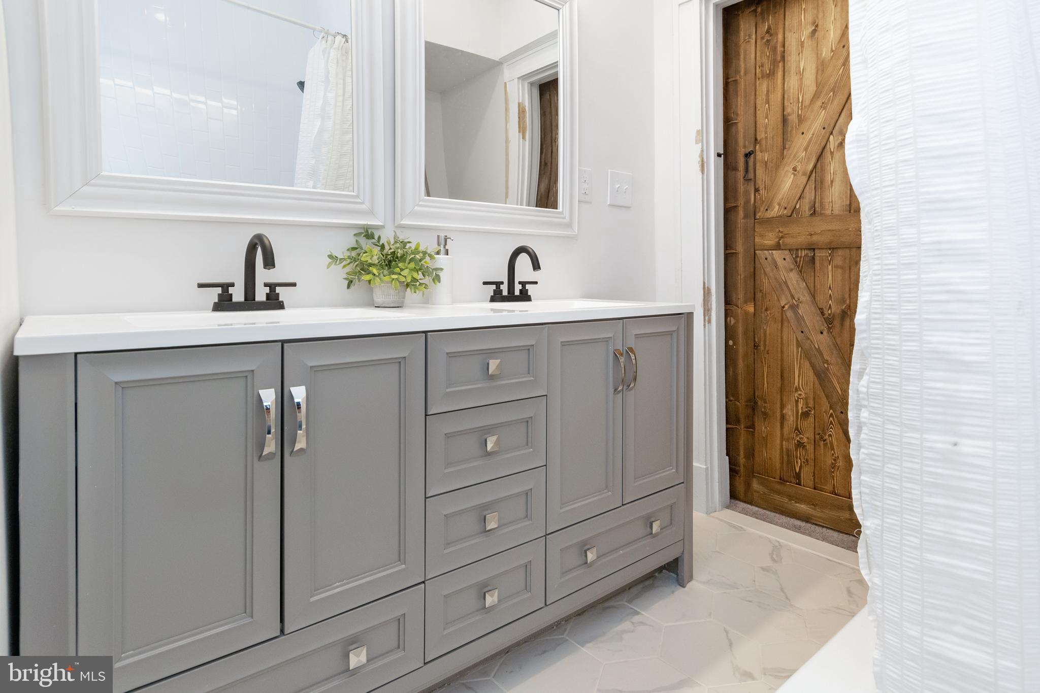 MEDFIELD - Residential