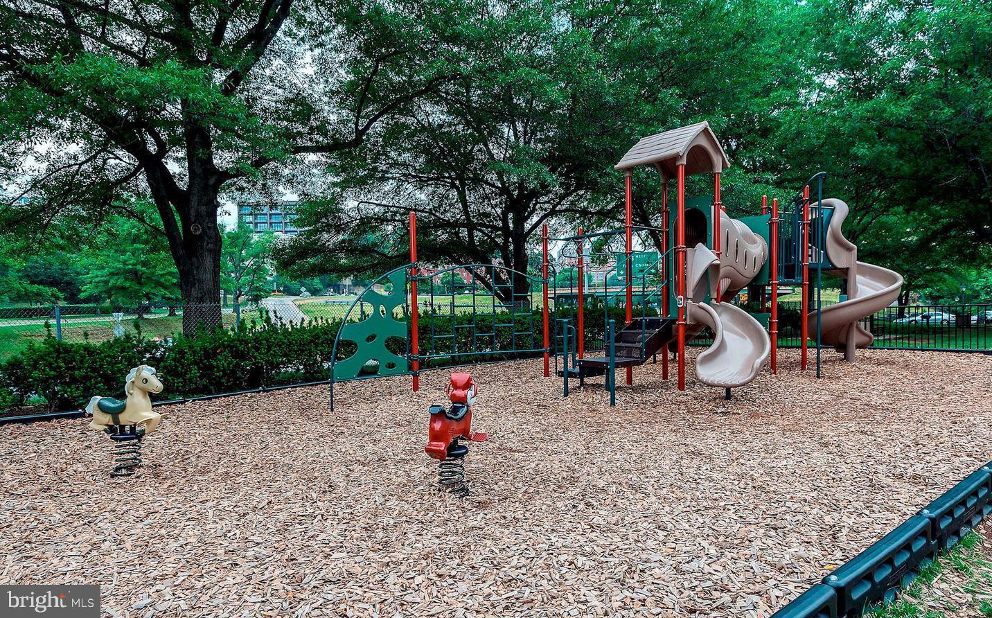 RIVER PLACE EAST - Residential