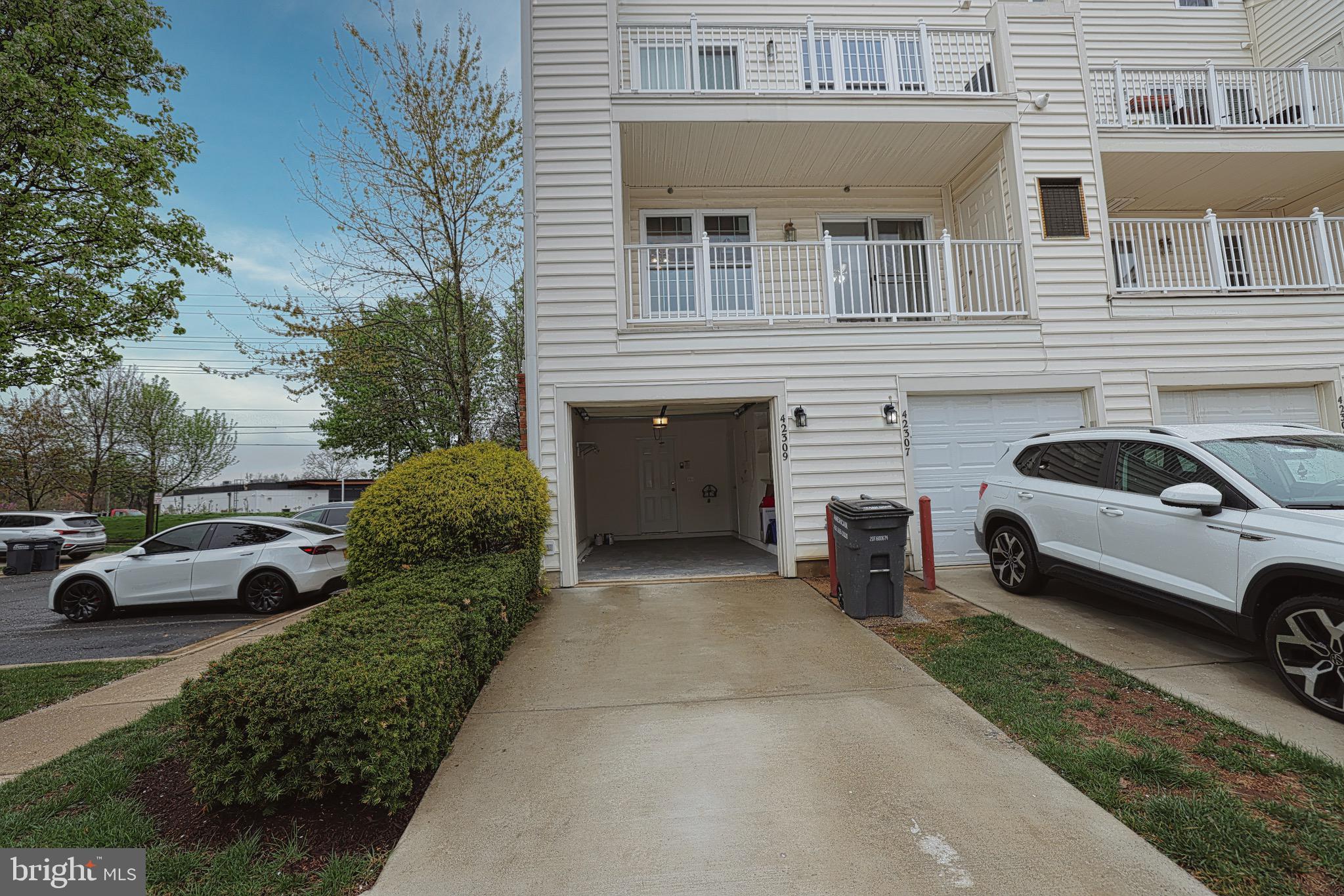 AMBER SPRING CONDOMINIUMS - Residential Lease