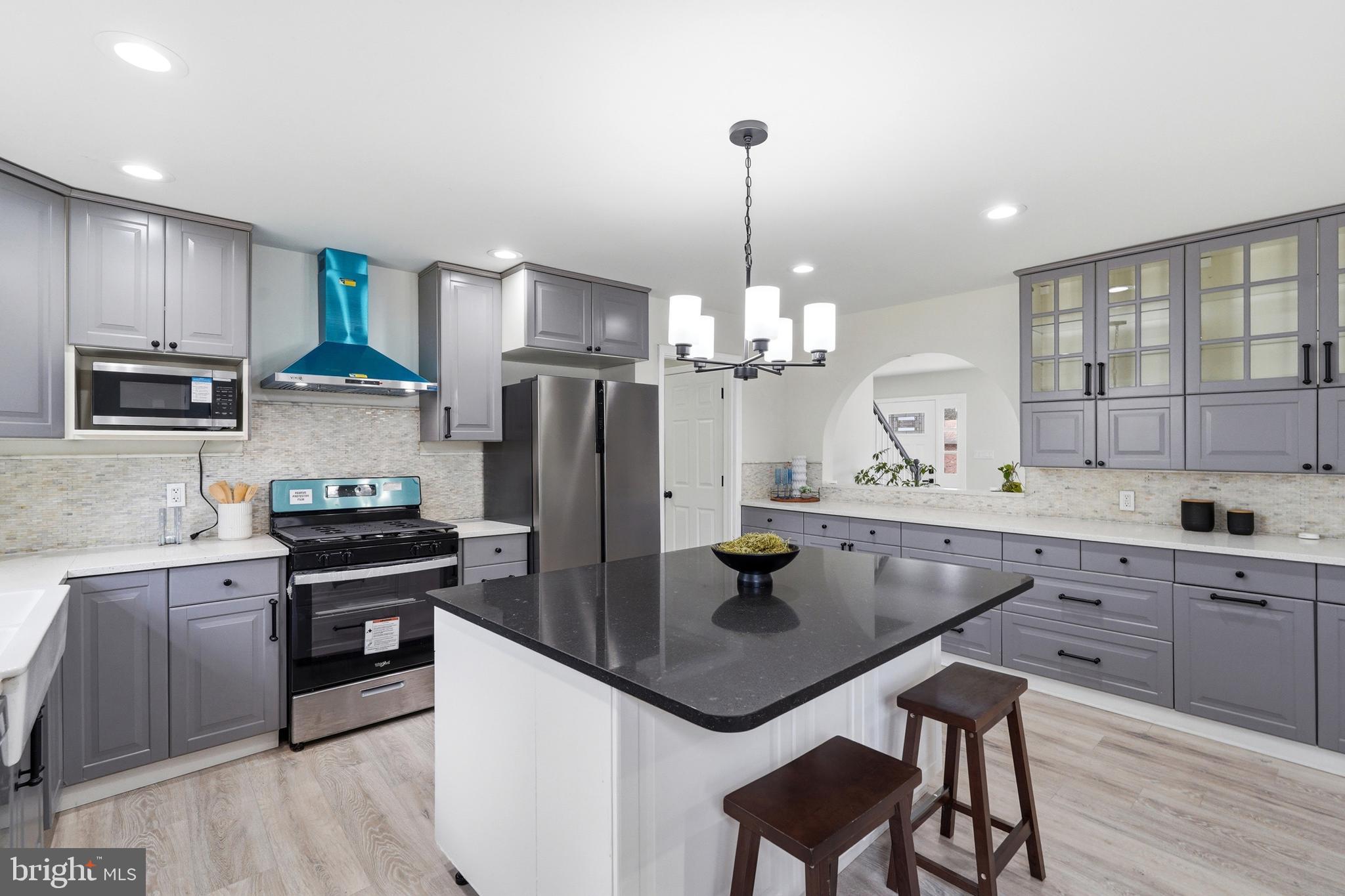 SHERWOOD FOREST - Residential