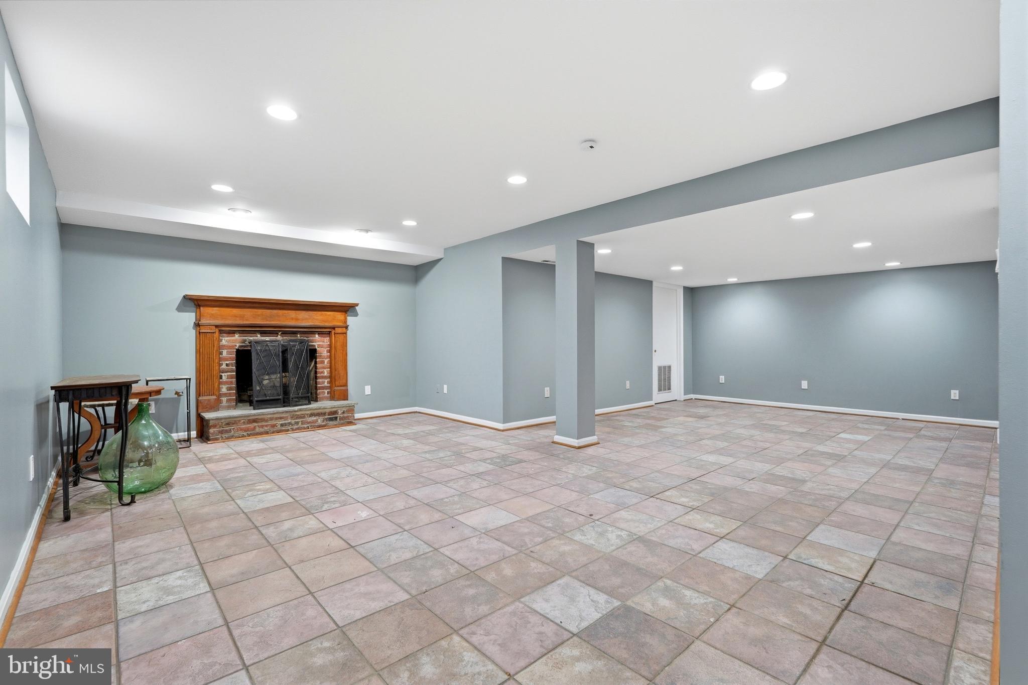 SHERWOOD FOREST - Residential