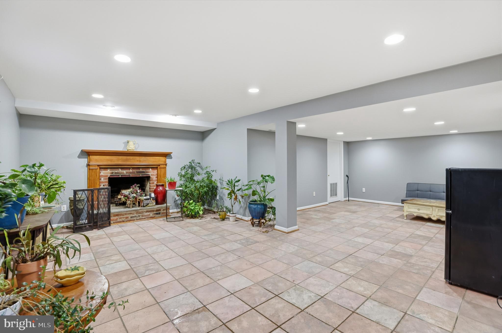 SHERWOOD FOREST - Residential