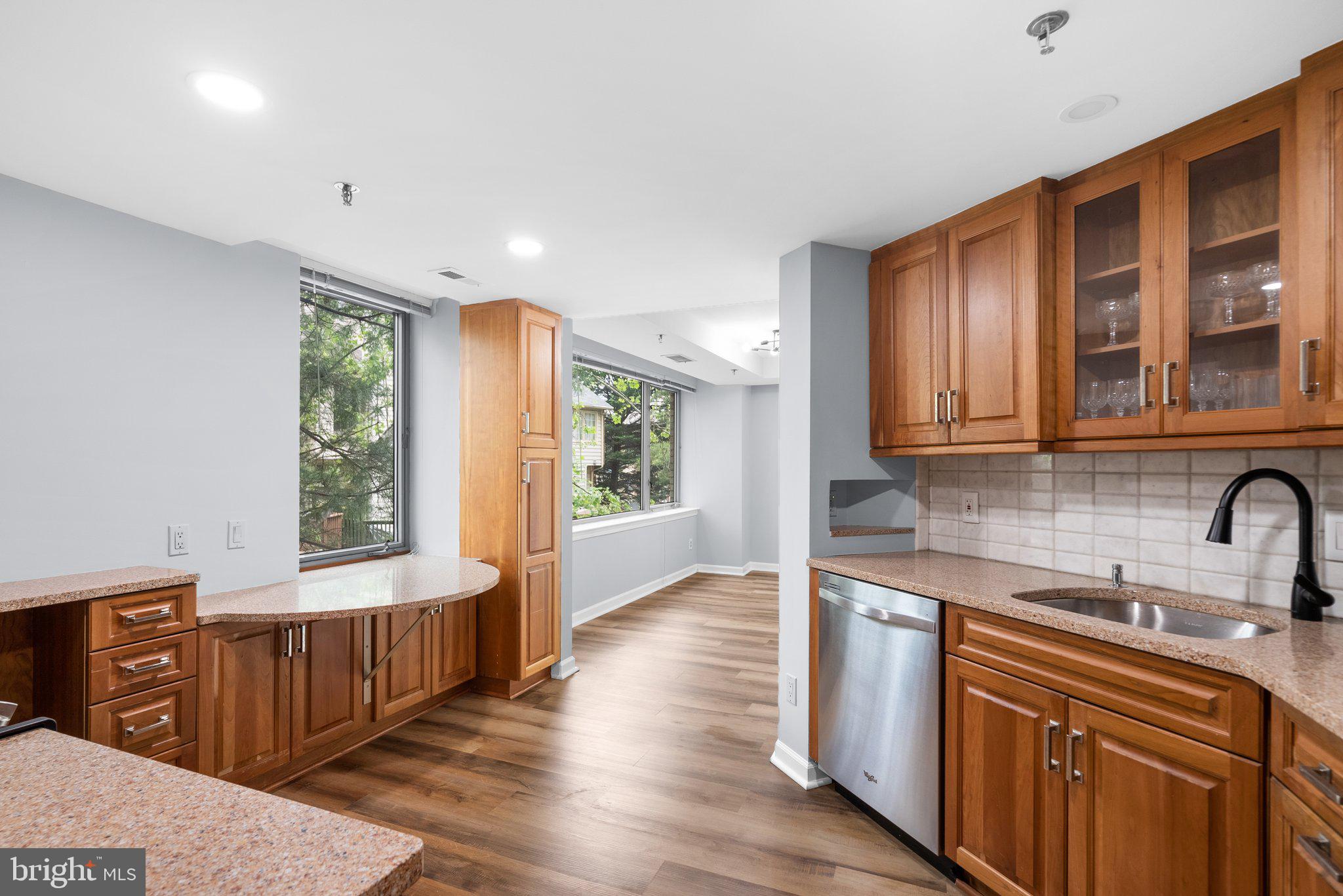 WHITLEY PARK CONDOMINIUM - Residential