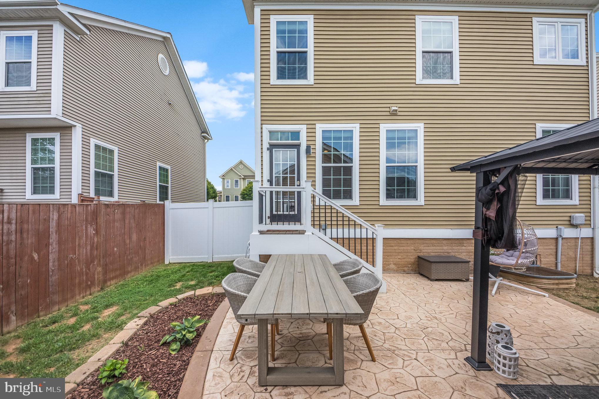 LADYSMITH VILLAGE - Residential