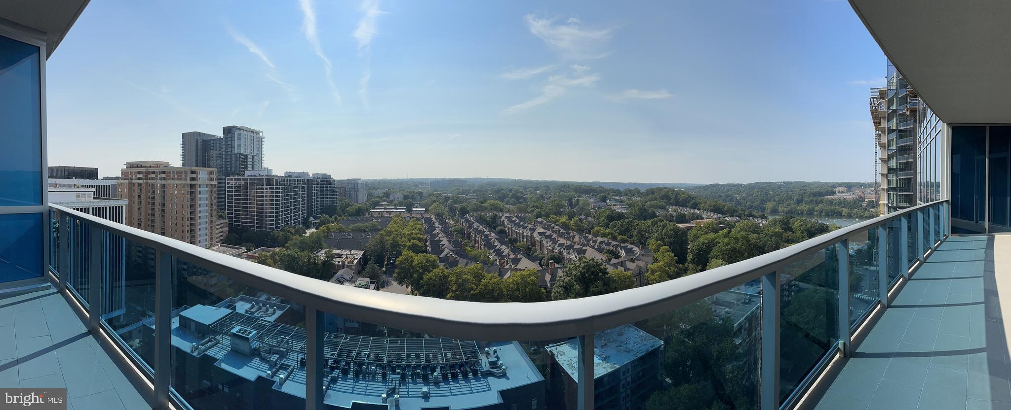 TURNBERRY TOWER - Residential