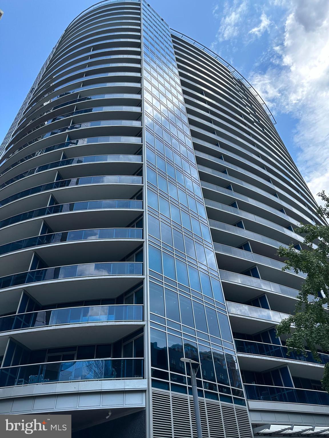 TURNBERRY TOWER - Residential