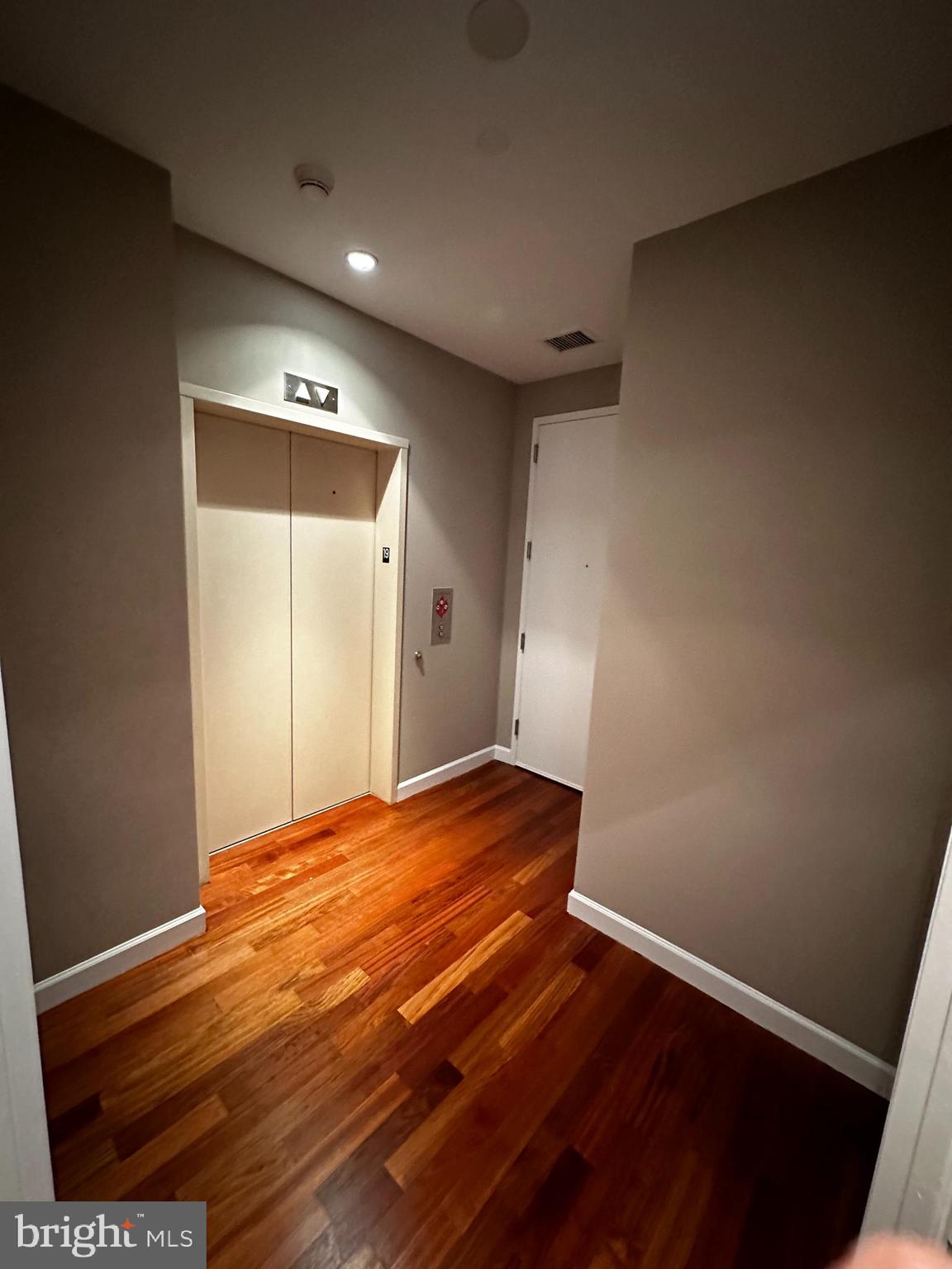 TURNBERRY TOWER - Residential