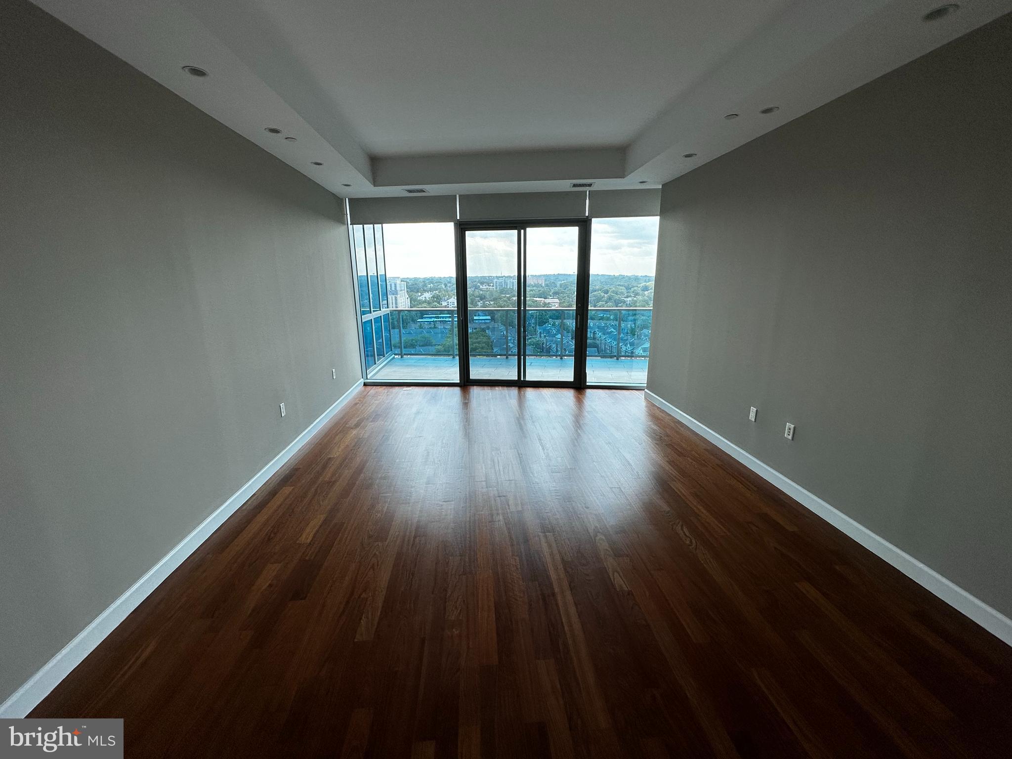 TURNBERRY TOWER - Residential