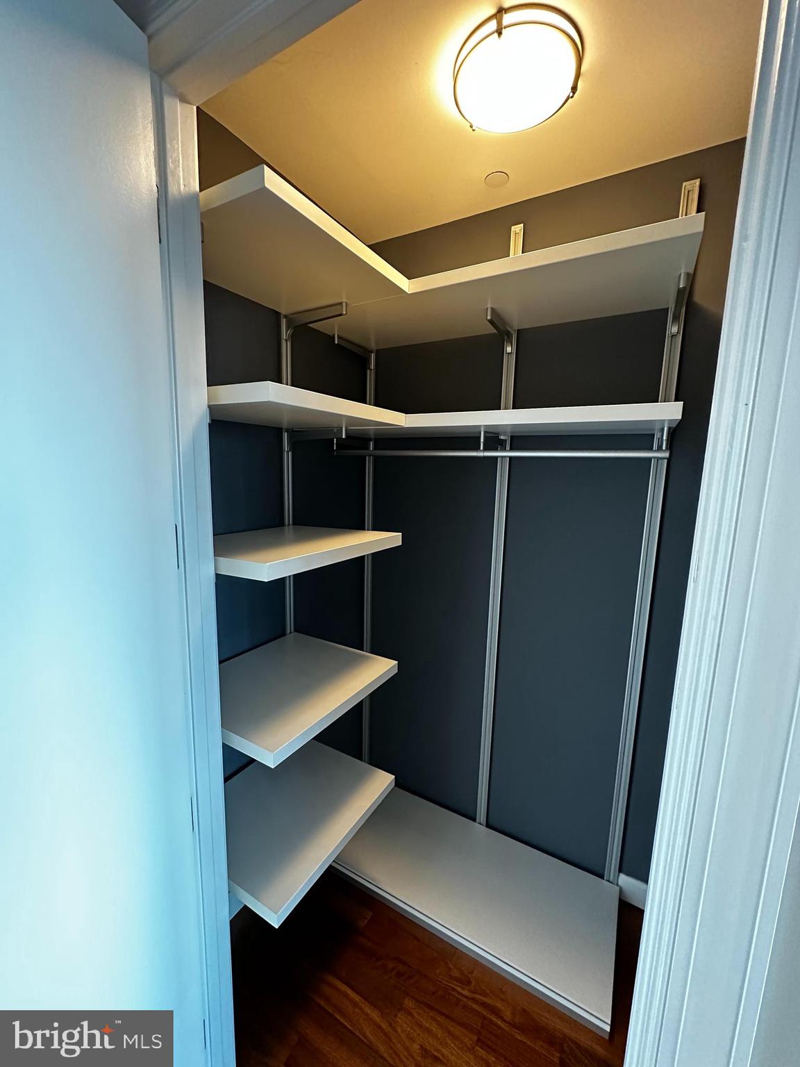 TURNBERRY TOWER - Residential