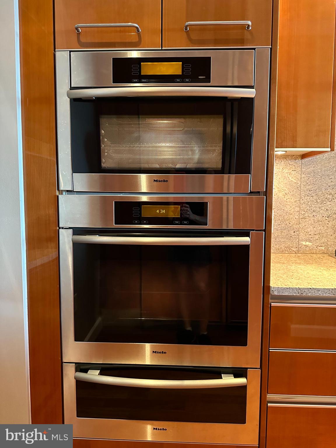 TURNBERRY TOWER - Residential