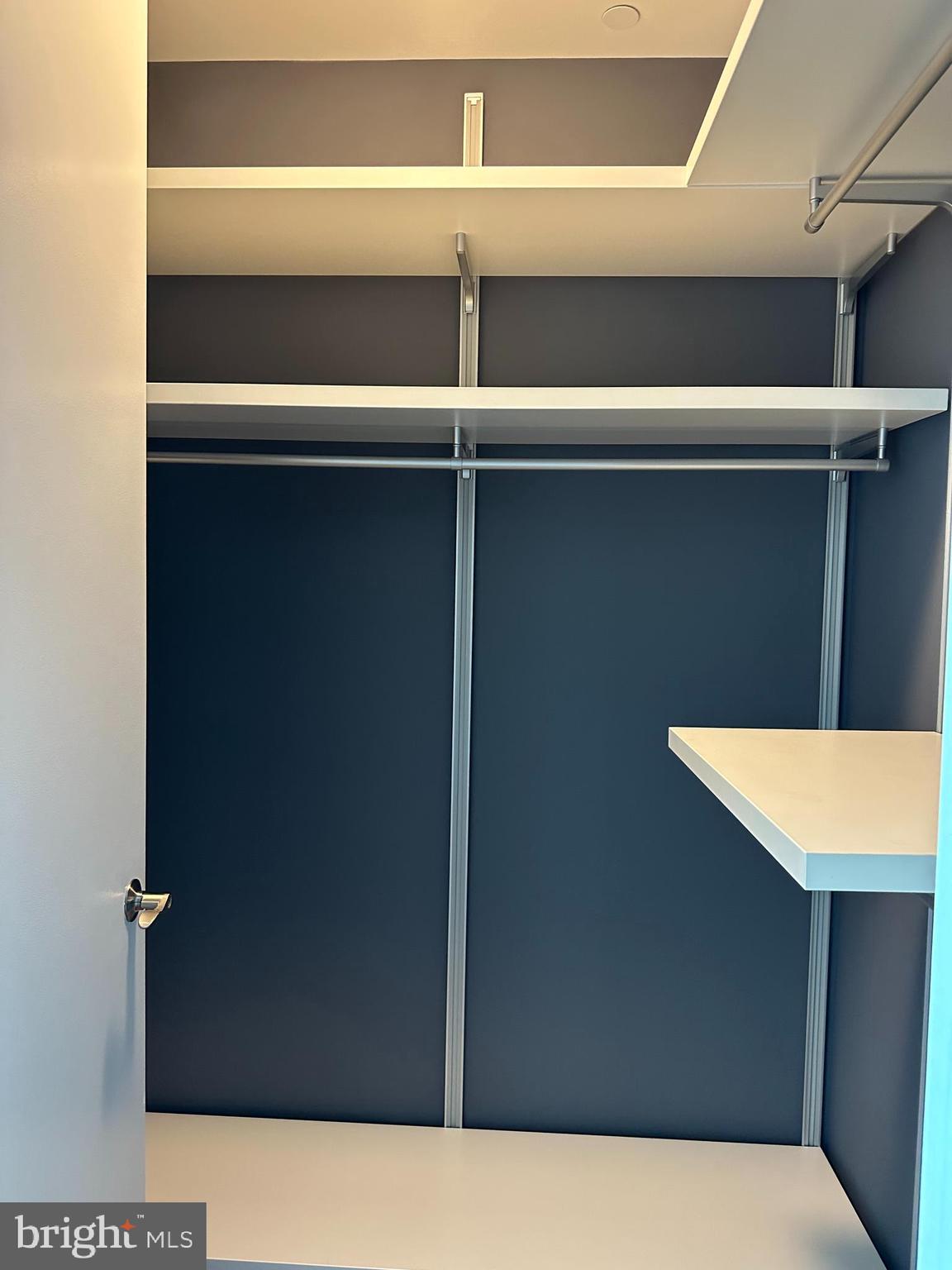 TURNBERRY TOWER - Residential