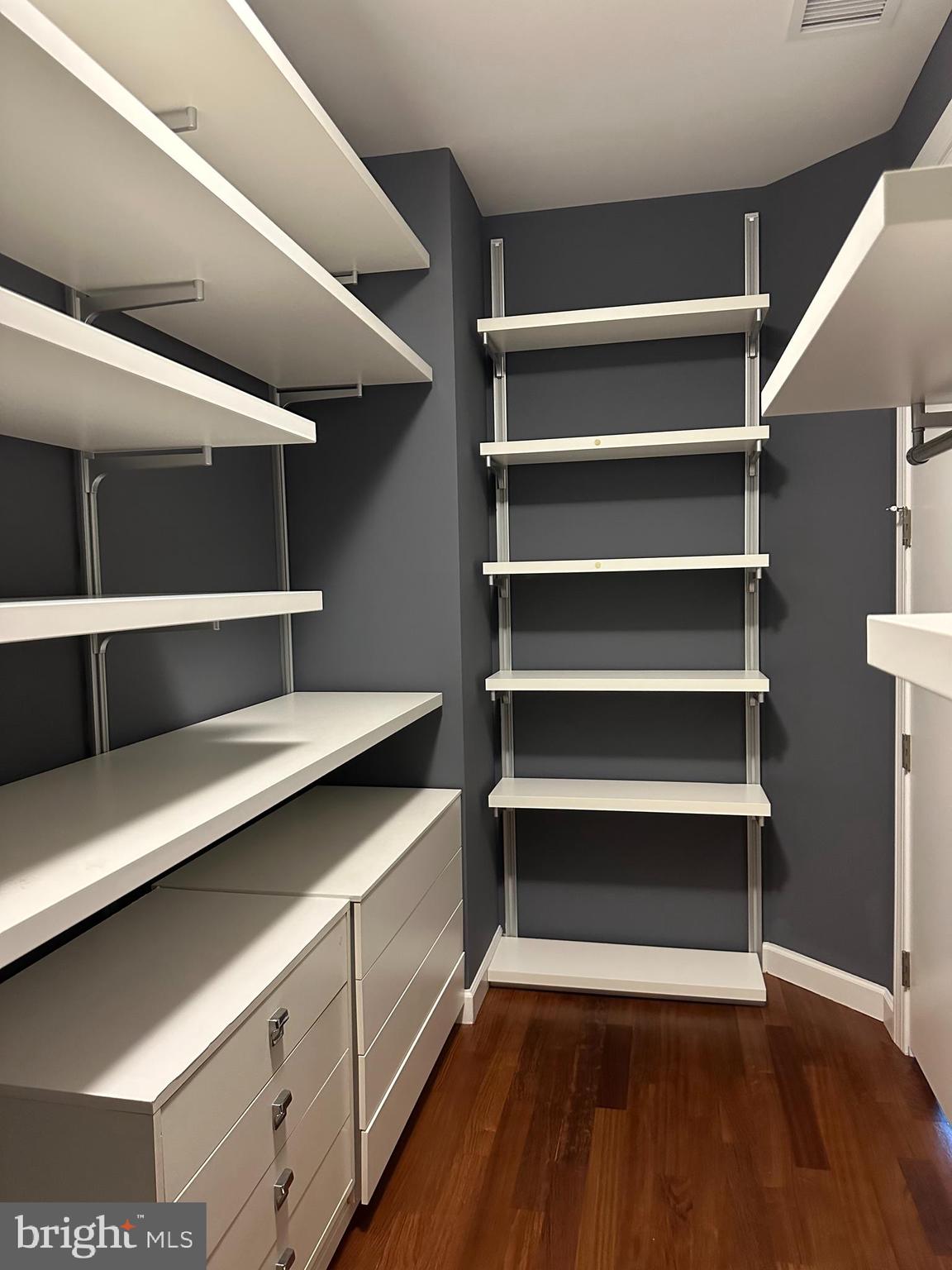 TURNBERRY TOWER - Residential