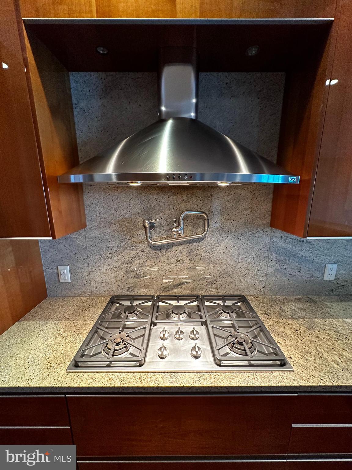 TURNBERRY TOWER - Residential