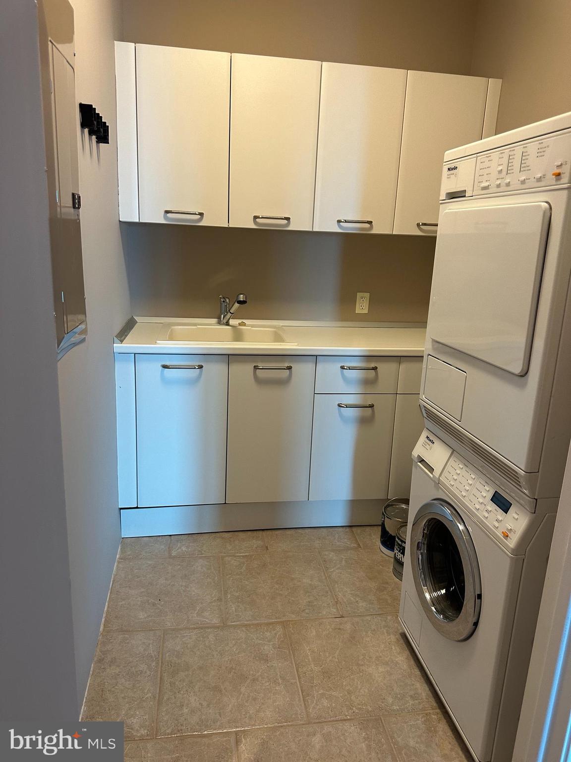 TURNBERRY TOWER - Residential