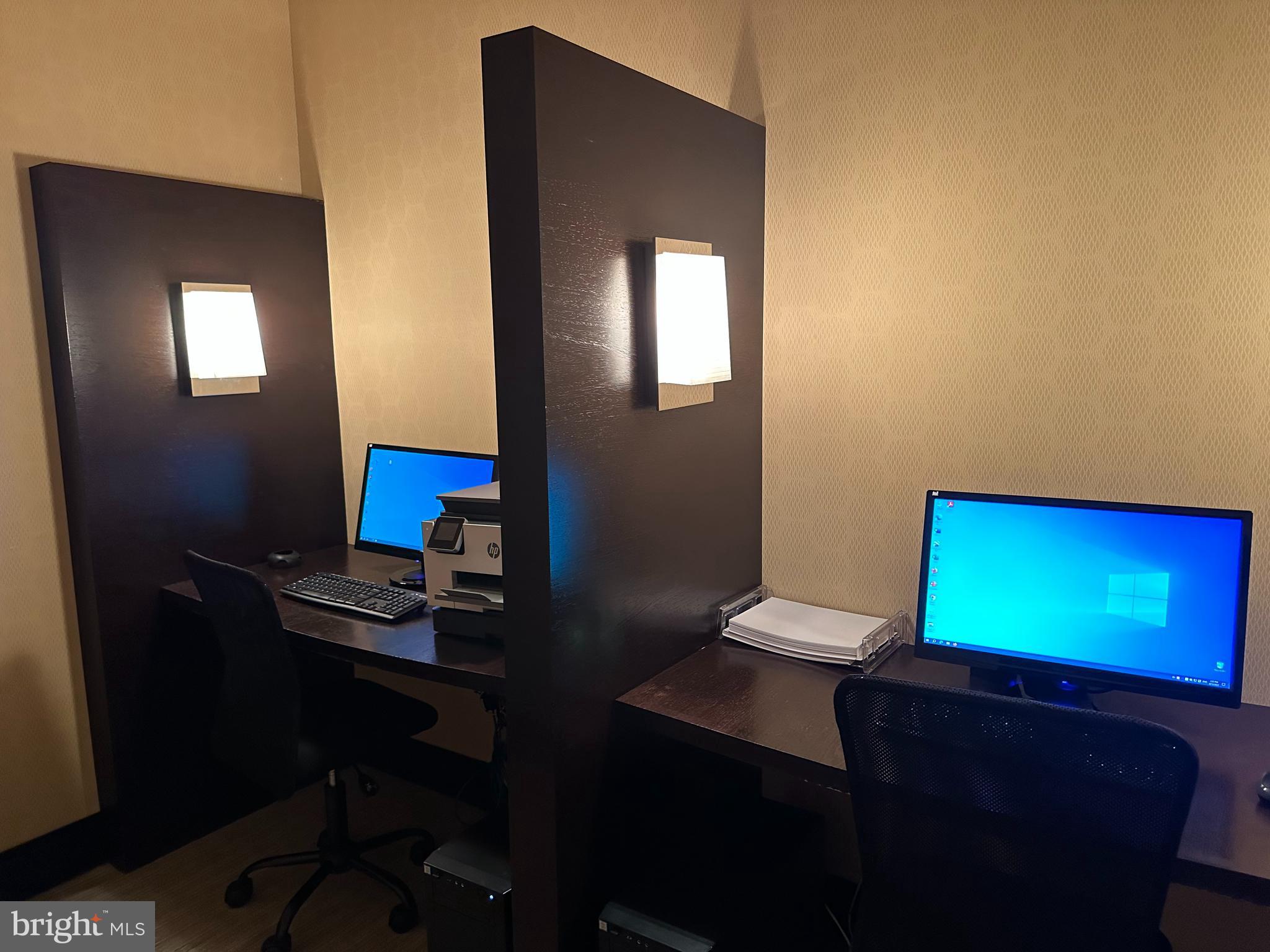 TURNBERRY TOWER - Residential