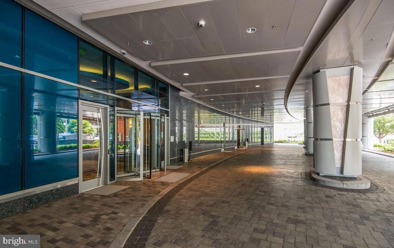 TURNBERRY TOWER - Residential