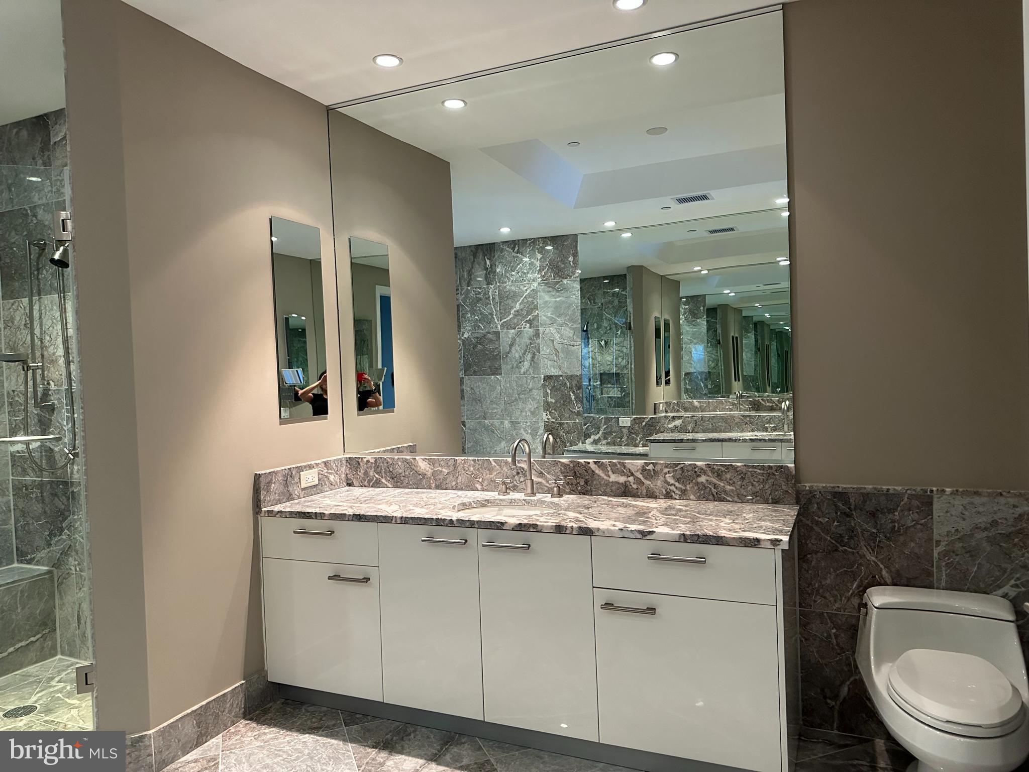 TURNBERRY TOWER - Residential