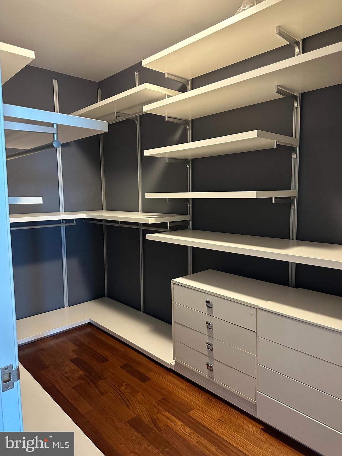 TURNBERRY TOWER - Residential