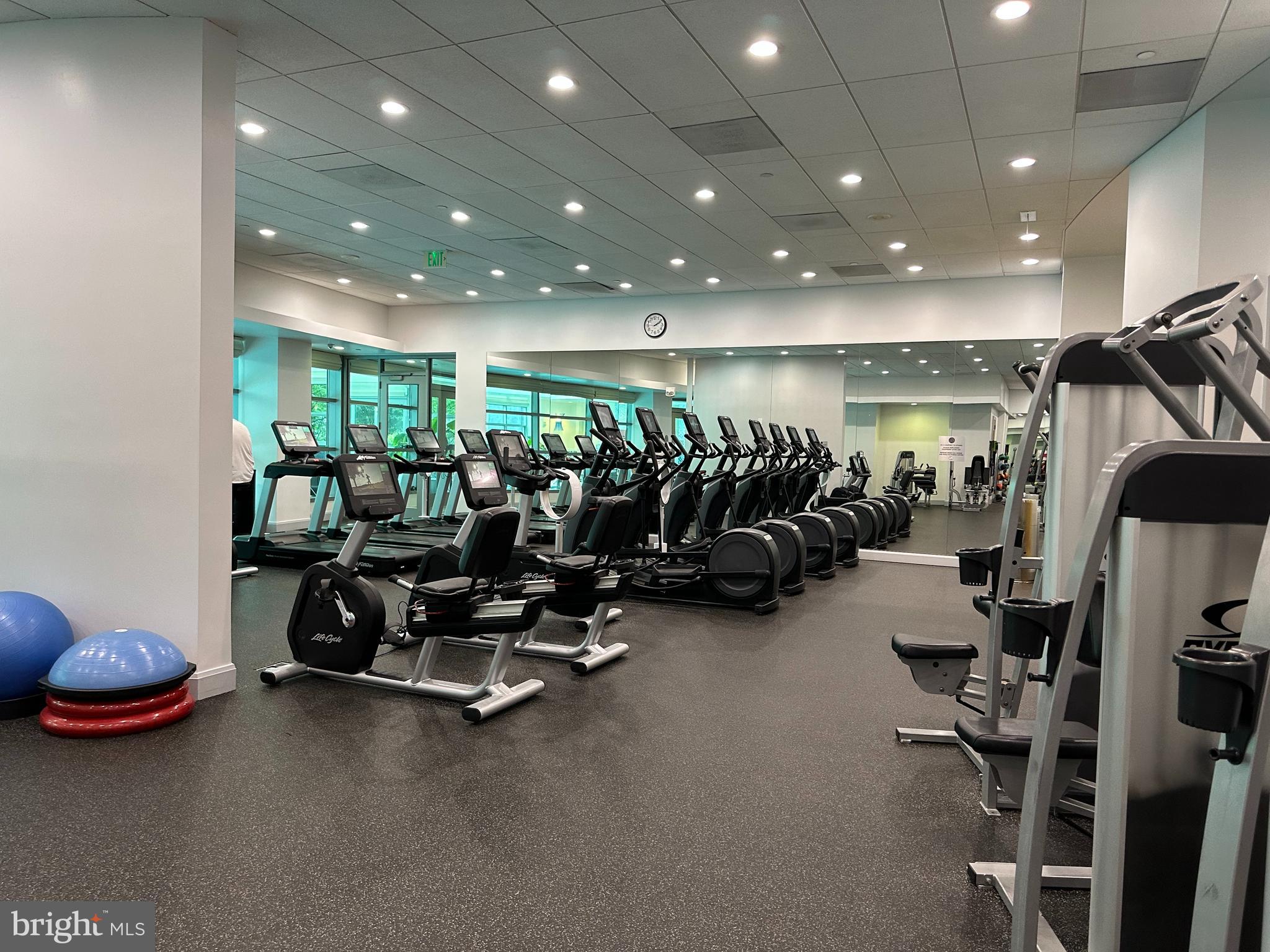 TURNBERRY TOWER - Residential