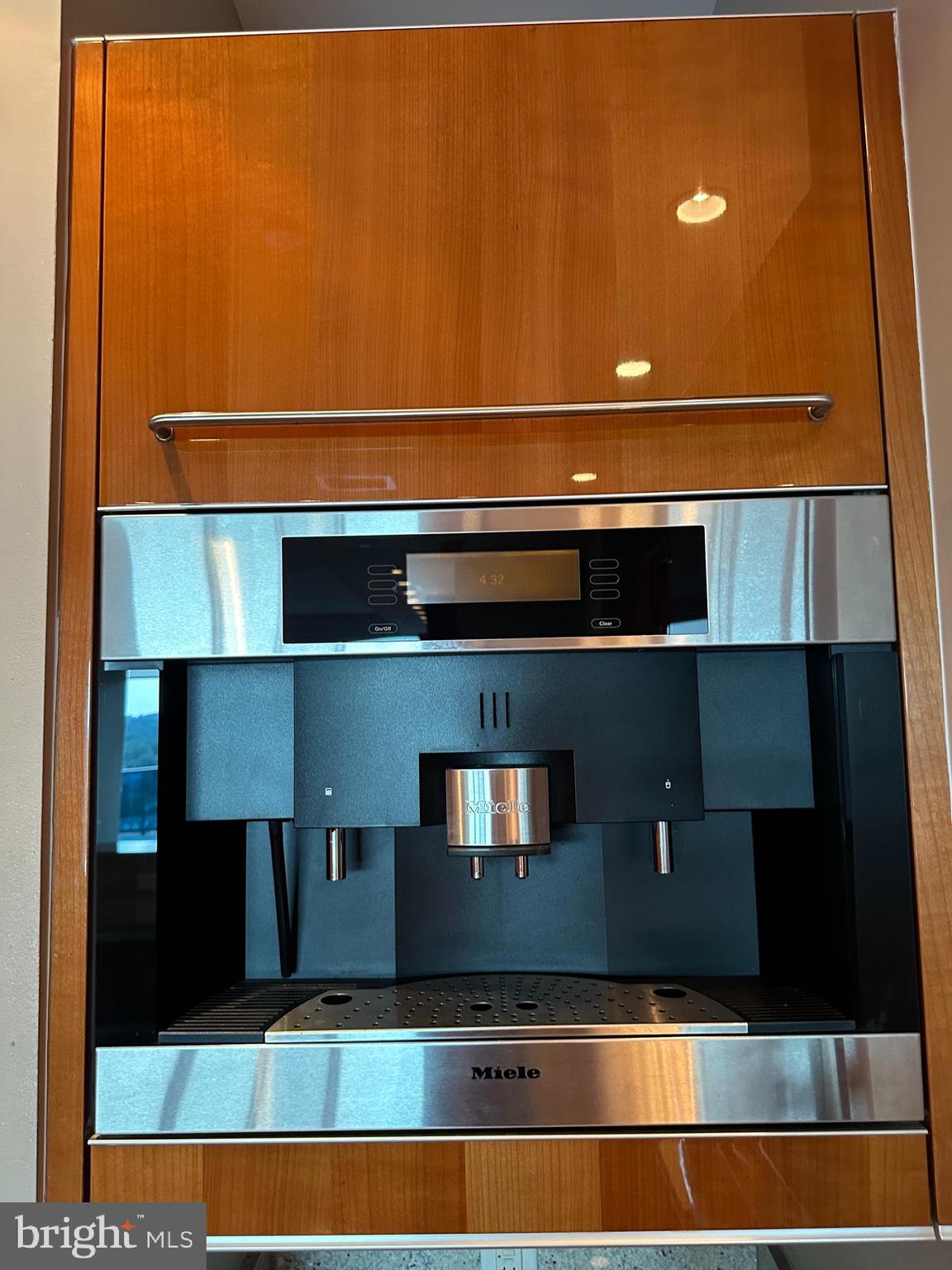 TURNBERRY TOWER - Residential