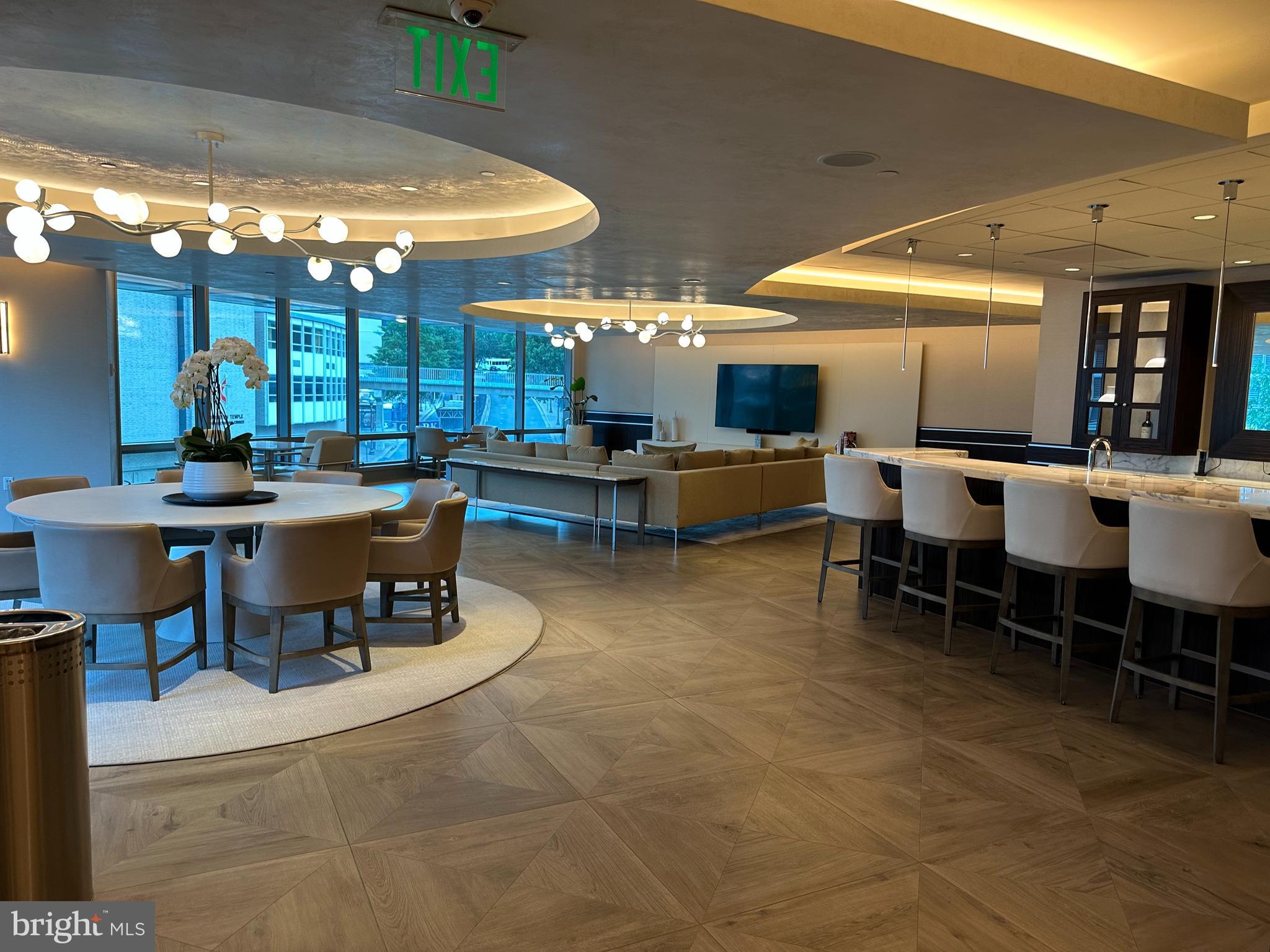 TURNBERRY TOWER - Residential