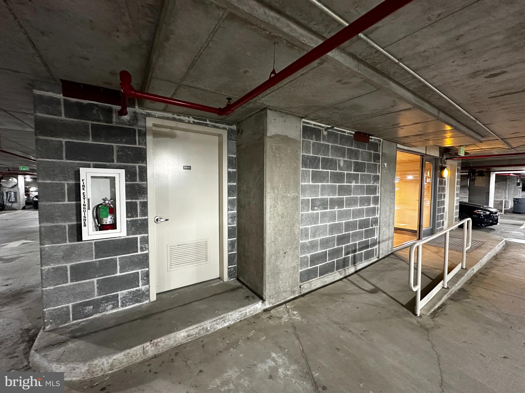 TURNBERRY TOWER - Residential