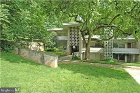 7537 Spring Lake Drive Unit D-2, Bethesda, MD MLS: MDMC2158264