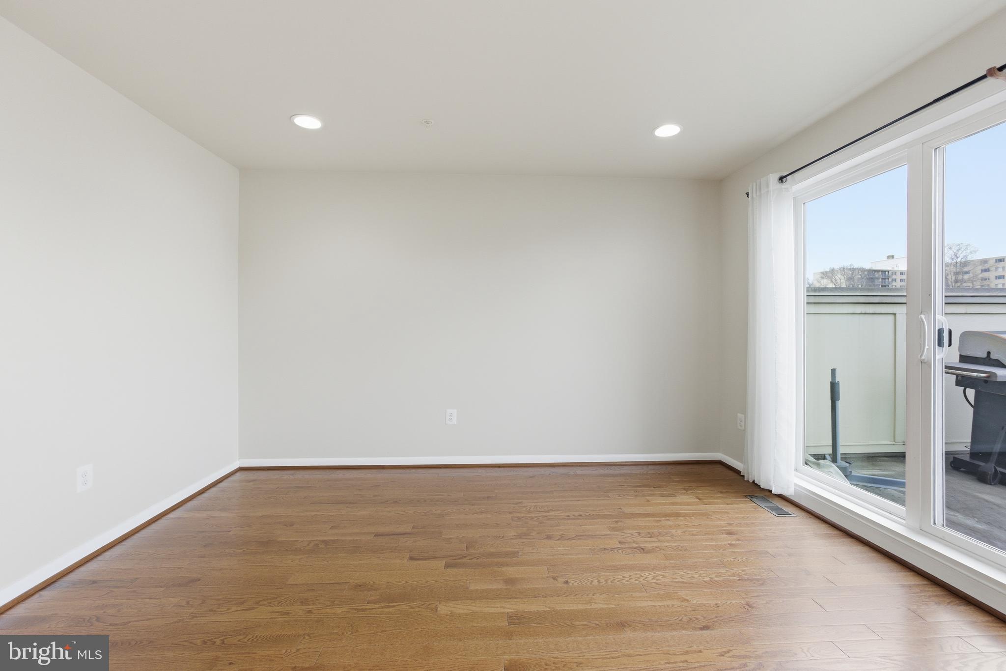 RIVERDALE PARK - Residential Lease