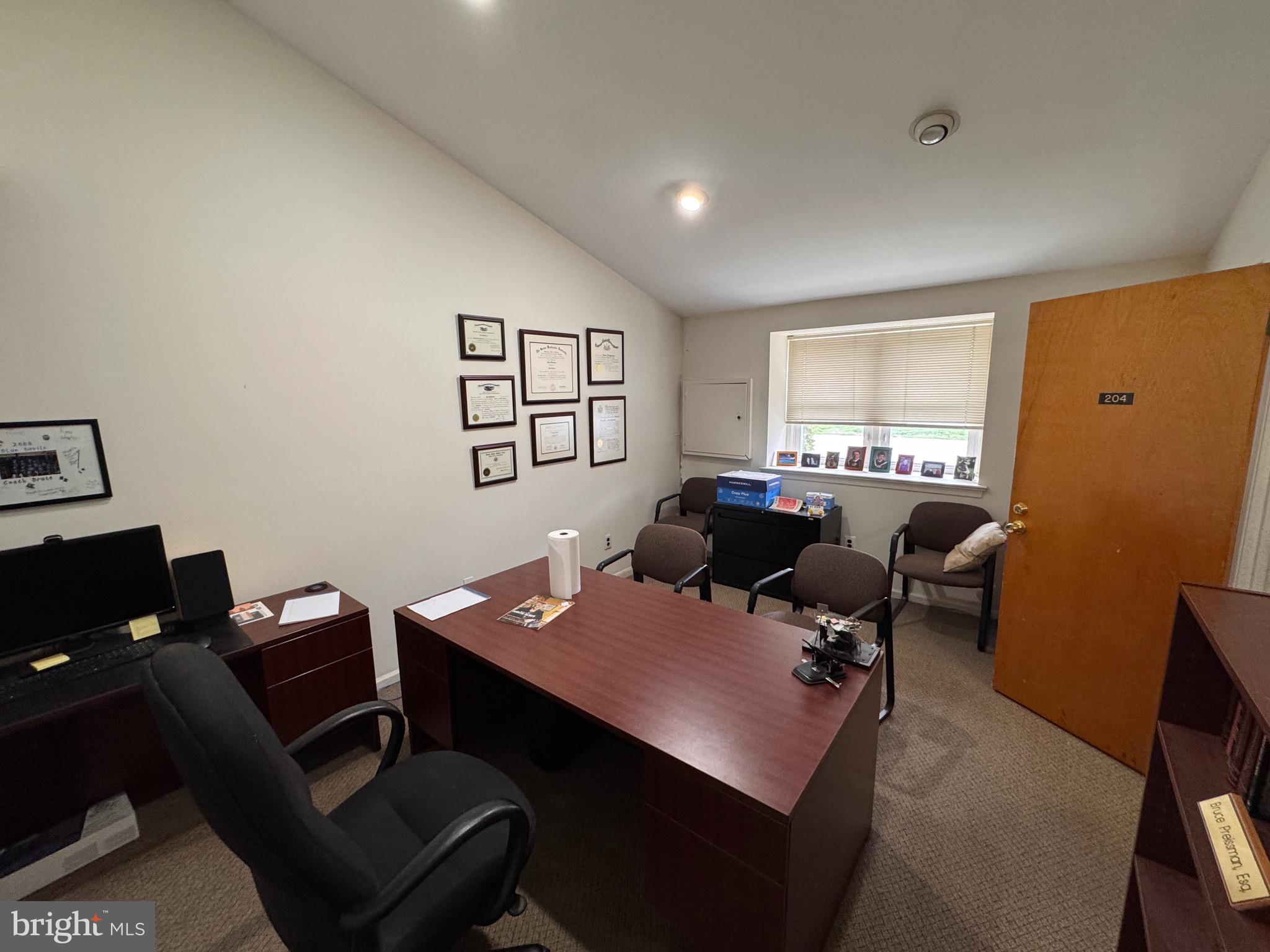 FEASTERVILLE - Commercial Sale