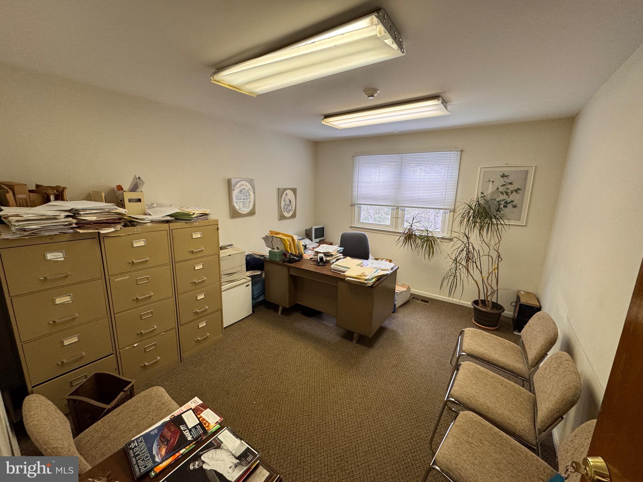 FEASTERVILLE - Commercial Sale