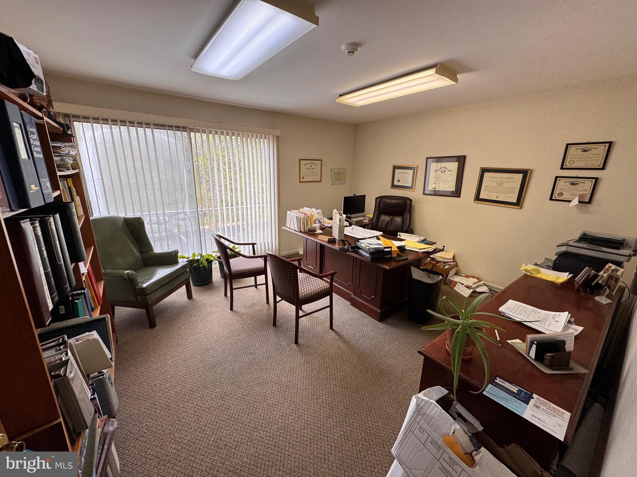 FEASTERVILLE - Commercial Sale