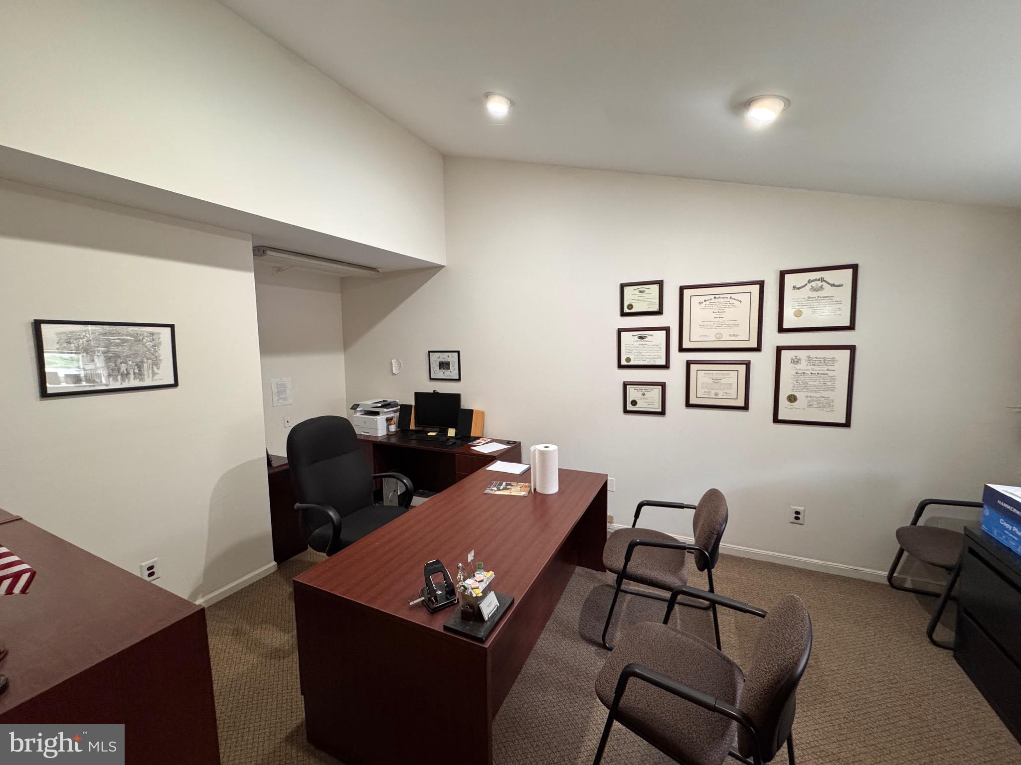 FEASTERVILLE - Commercial Sale